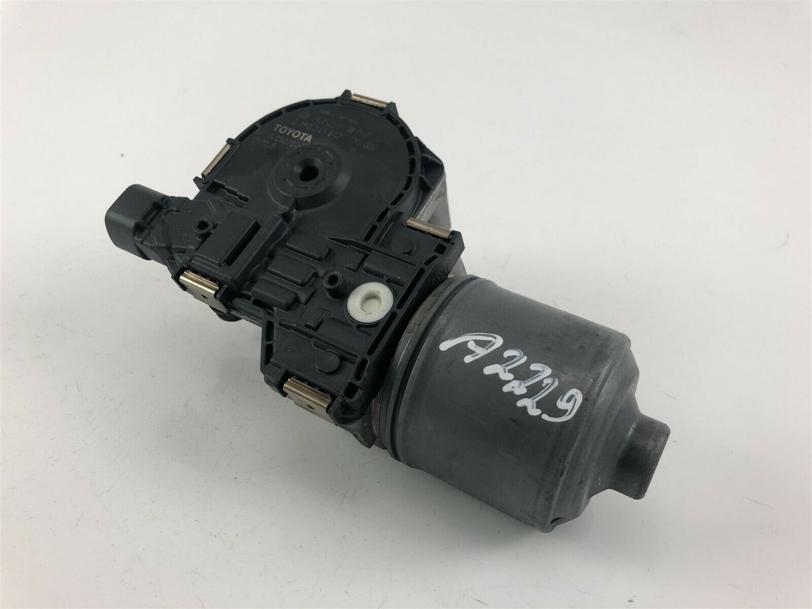 TOYOTA Avensis T27 Wiper motor 0390241642 23441915