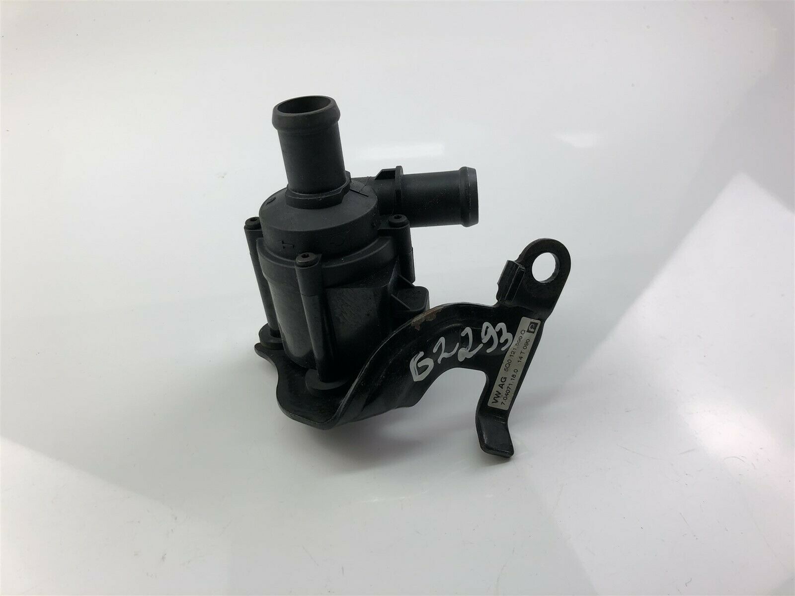 VOLKSWAGEN Tiguan 2 generation (2016-2024) Water Pump 5Q0121599Q 23434294