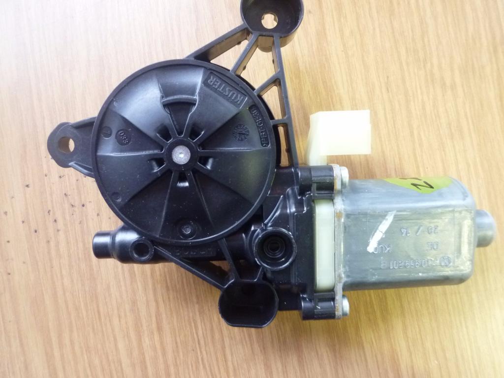 VOLKSWAGEN Golf 7 generation (2012-2024) Front Left Door Window Regulator Motor 5Q0959801B 23153591