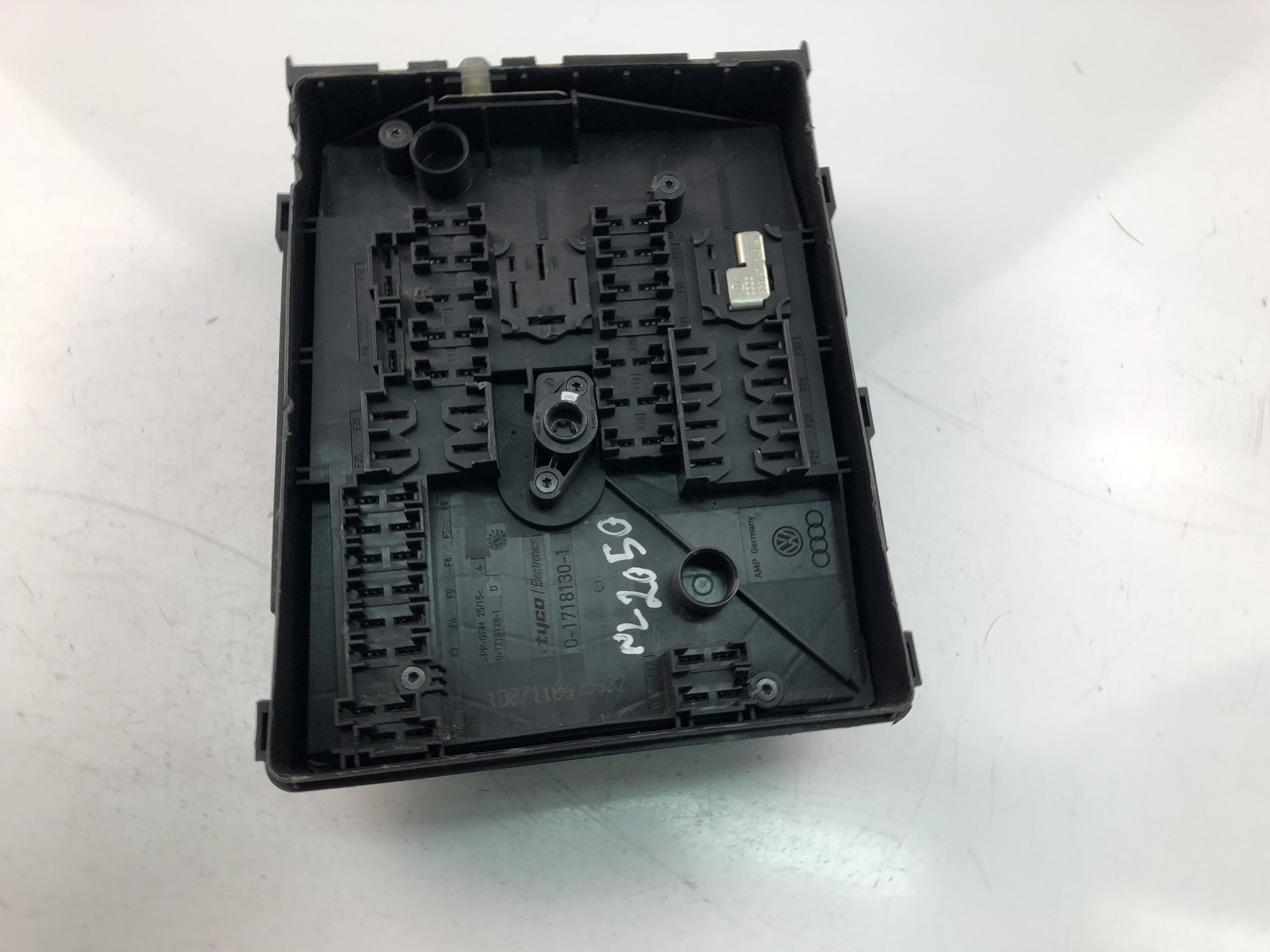 VOLKSWAGEN Tiguan 1 generation (2007-2017) Fuse box 1K0937125A 23493263