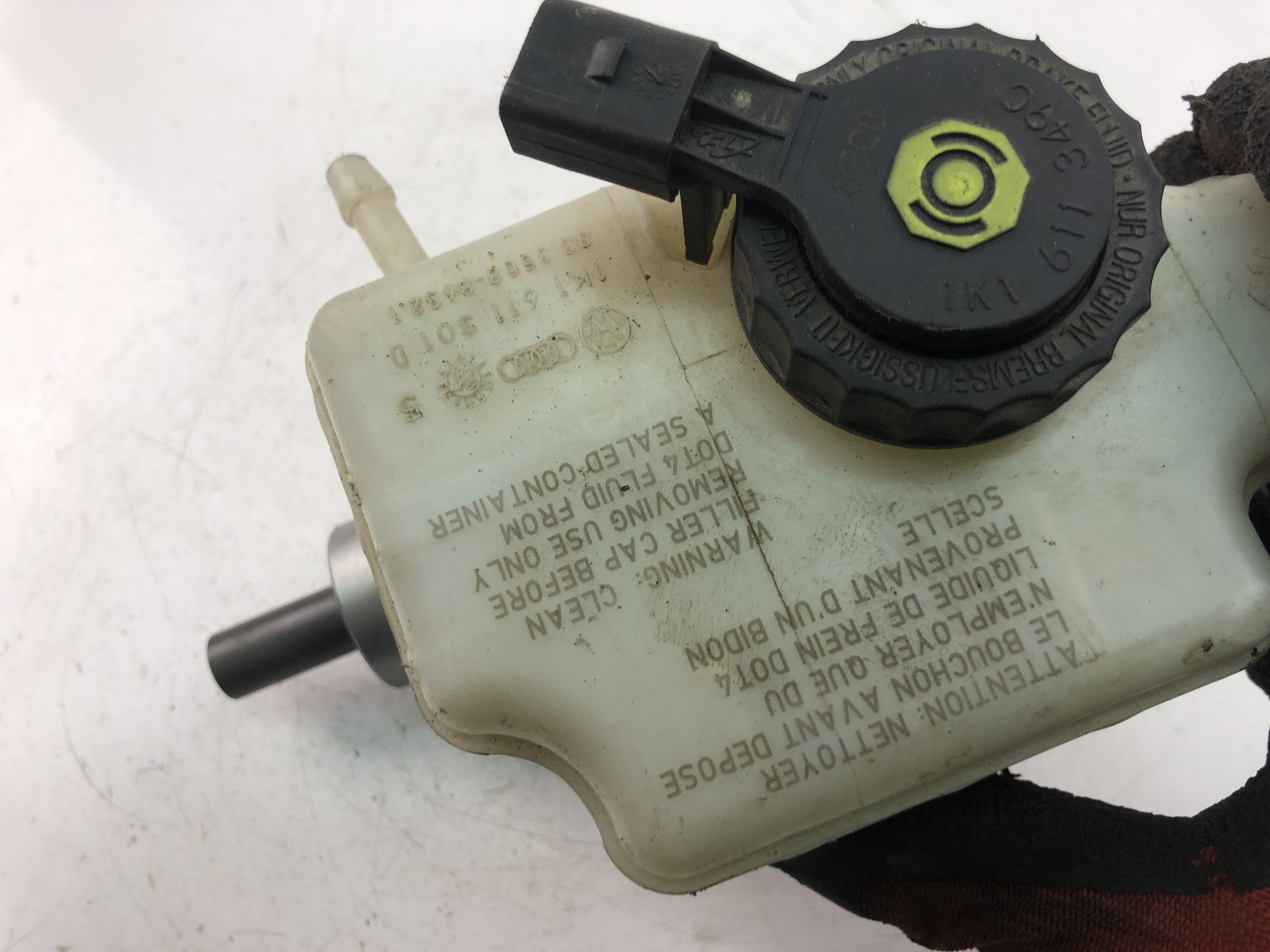 VOLKSWAGEN Golf 6 generation (2008-2015) Brake Cylinder 1K1611301D 23461122