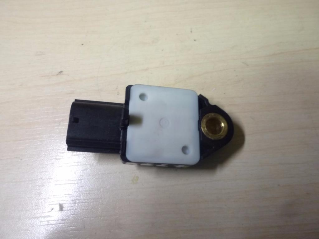 TOYOTA Yaris 2 generation (2005-2012) Crash Impact Sensor 898310H010 23156263