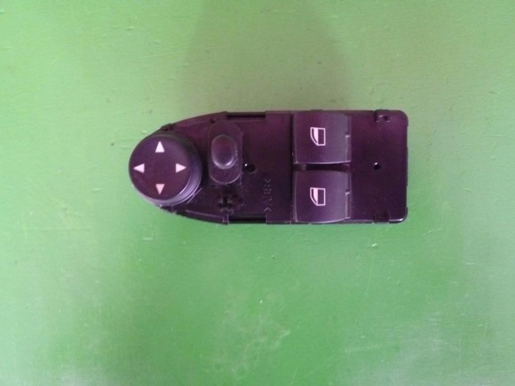 BMW 1 Series E81/E82/E87/E88 (2004-2013) Front Left Door Window Switch 9155526, 61319216531 23542988