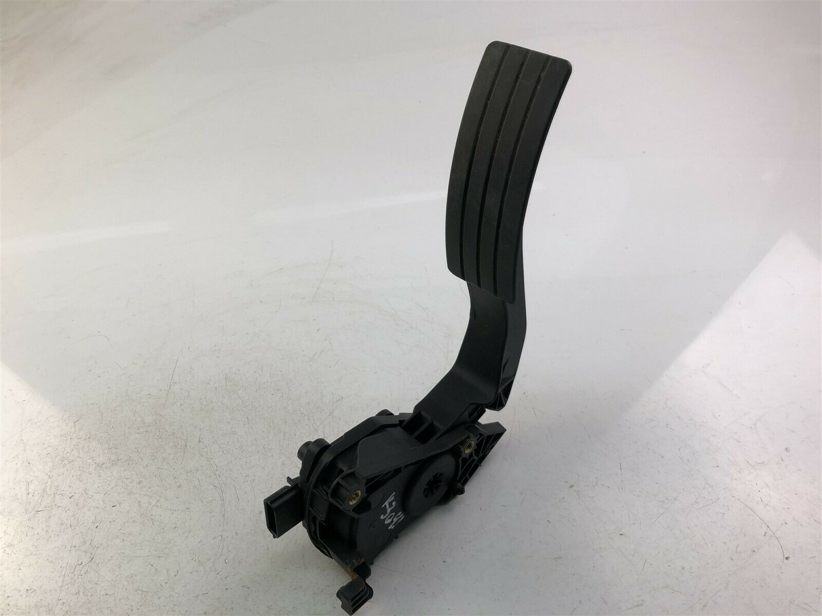 RENAULT Captur 1 generation (2013-2019) Akseleratoriaus (gazo) pedalas 180029347R 23446238