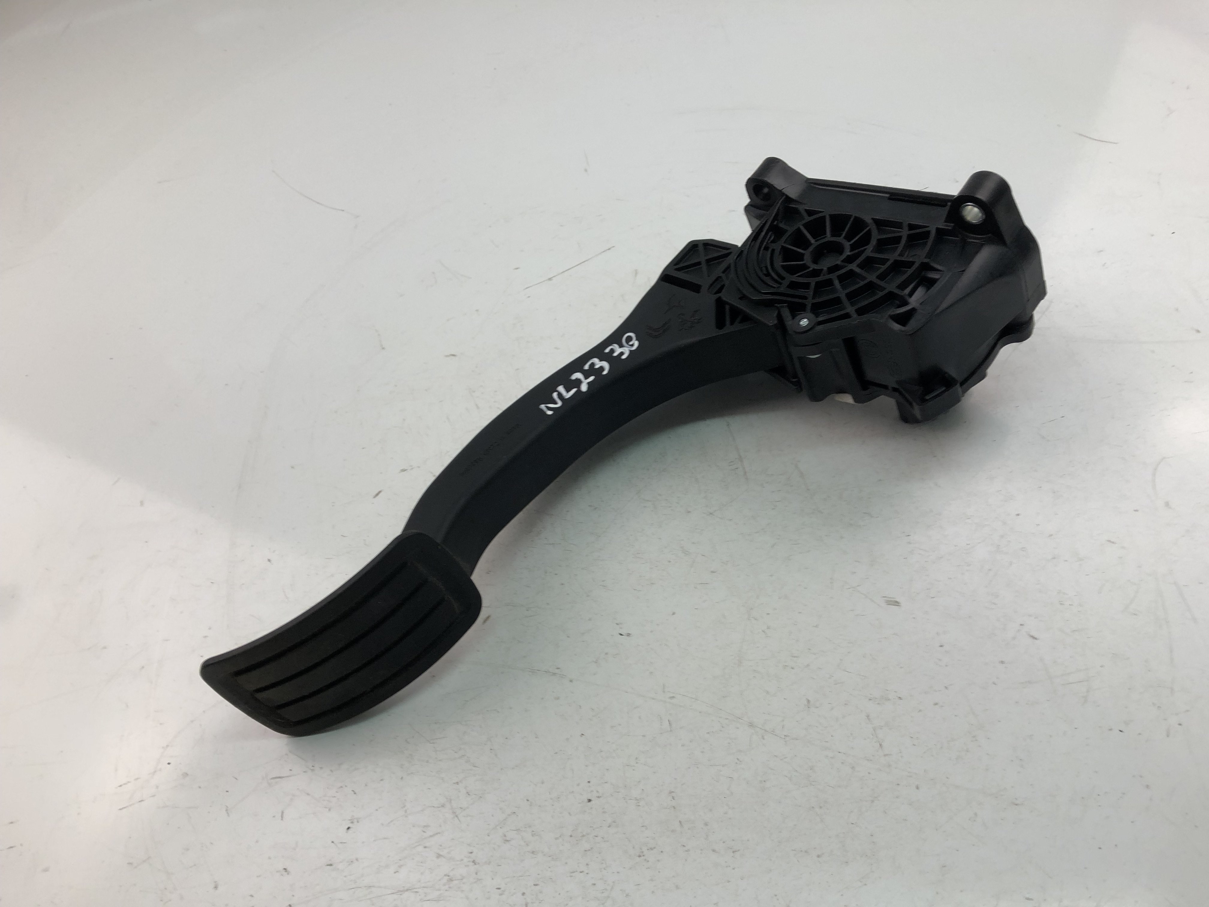 CITROËN C4 Picasso 2 generation (2013-2018) Throttle Pedal 86ET40 23492678