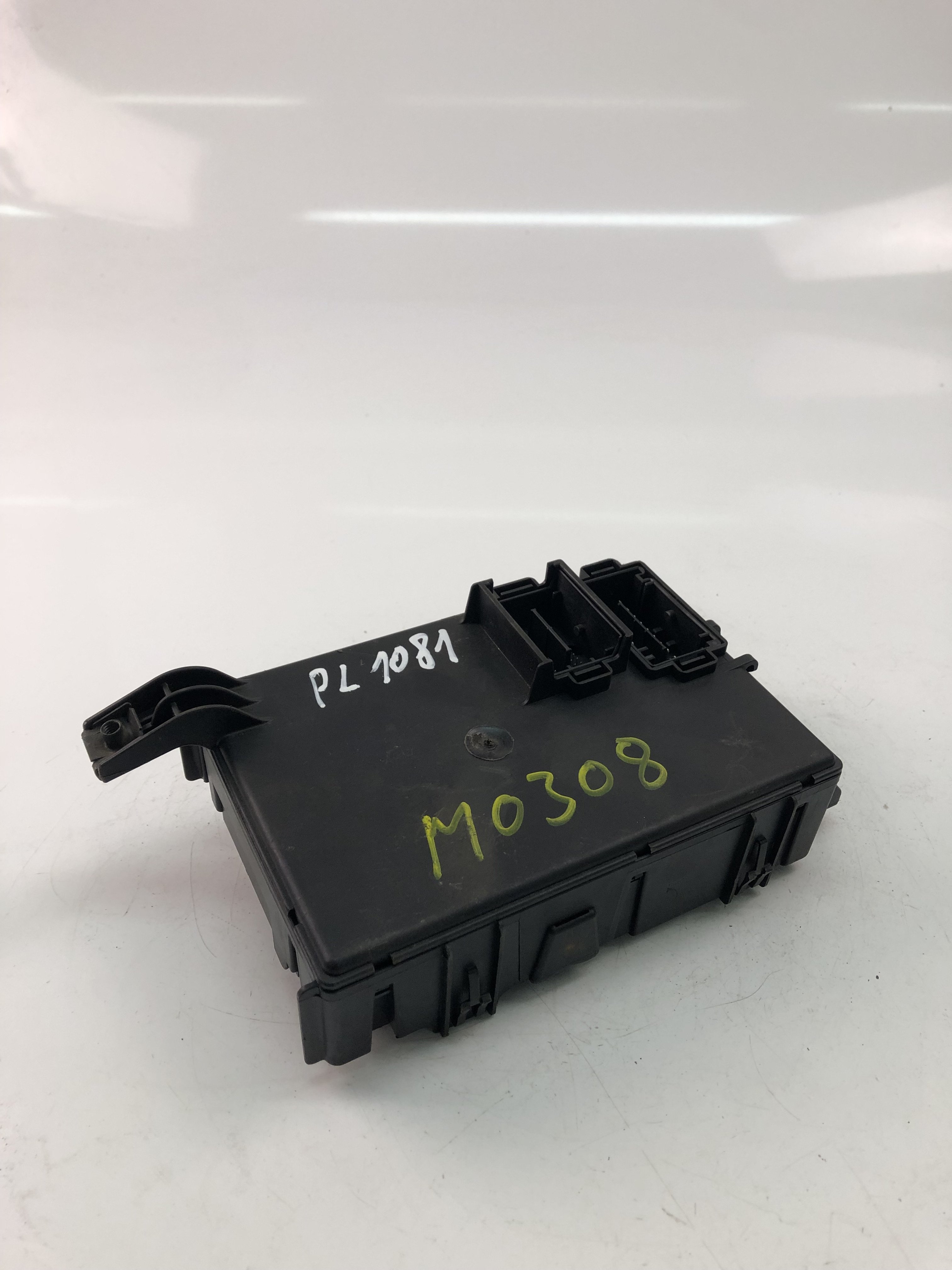 OPEL Corsa D (2006-2020) Fuse box 13279900 23495796