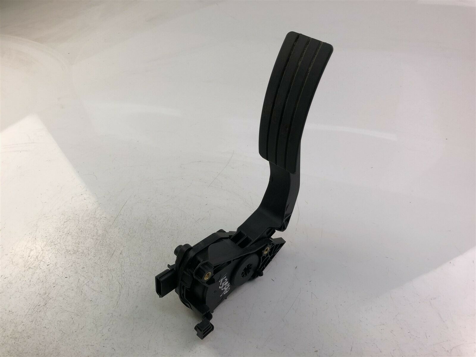 RENAULT Clio 4 generation (2012-2020) Akseleratoriaus (gazo) pedalas 180029347RD 23446755