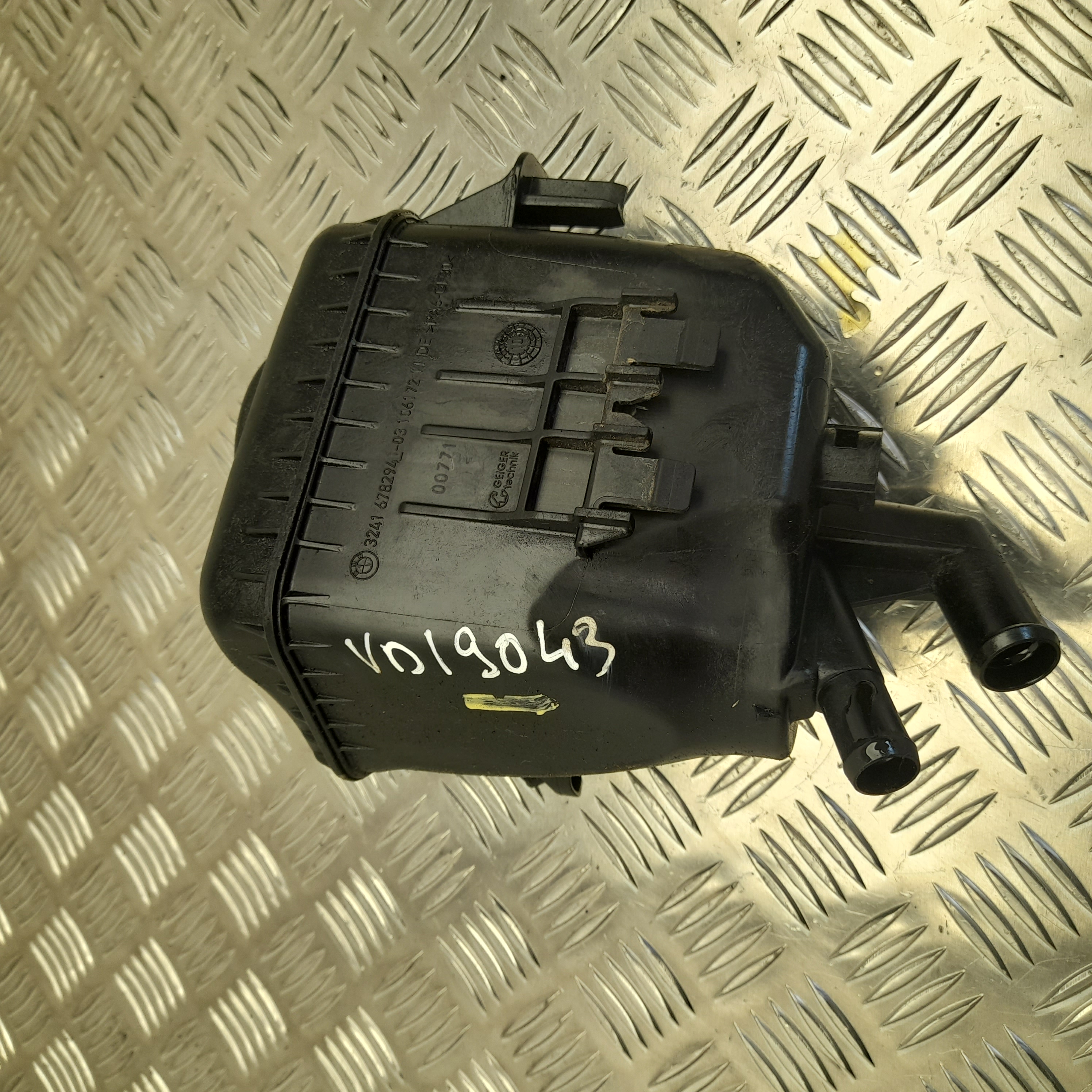 BMW 6 Series F06/F12/F13 (2010-2018) Power Steering Pump Tank 678294 23431104