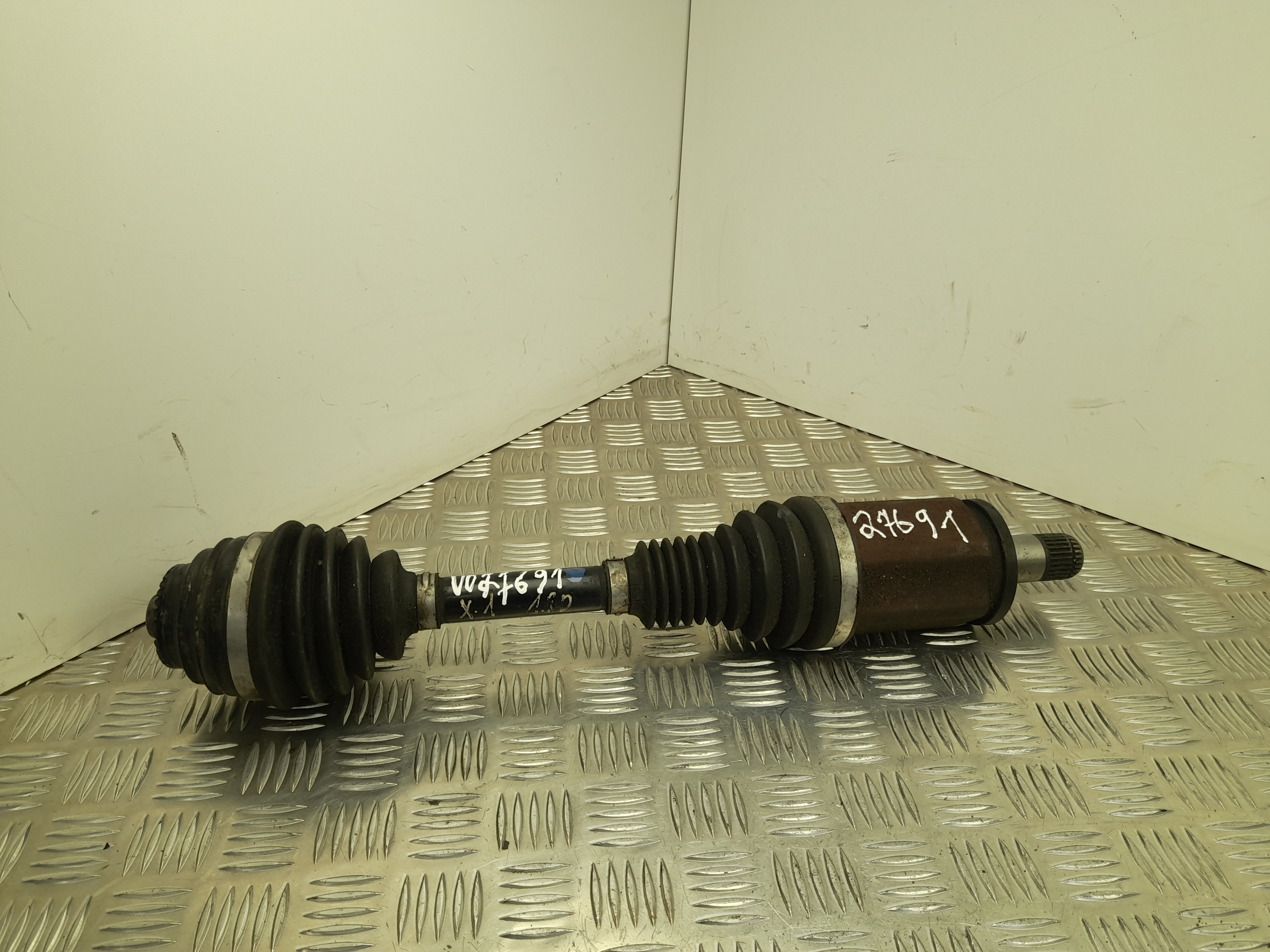 BMW X1 E84 (2009-2015) Front Left Driveshaft 7591681 23484225