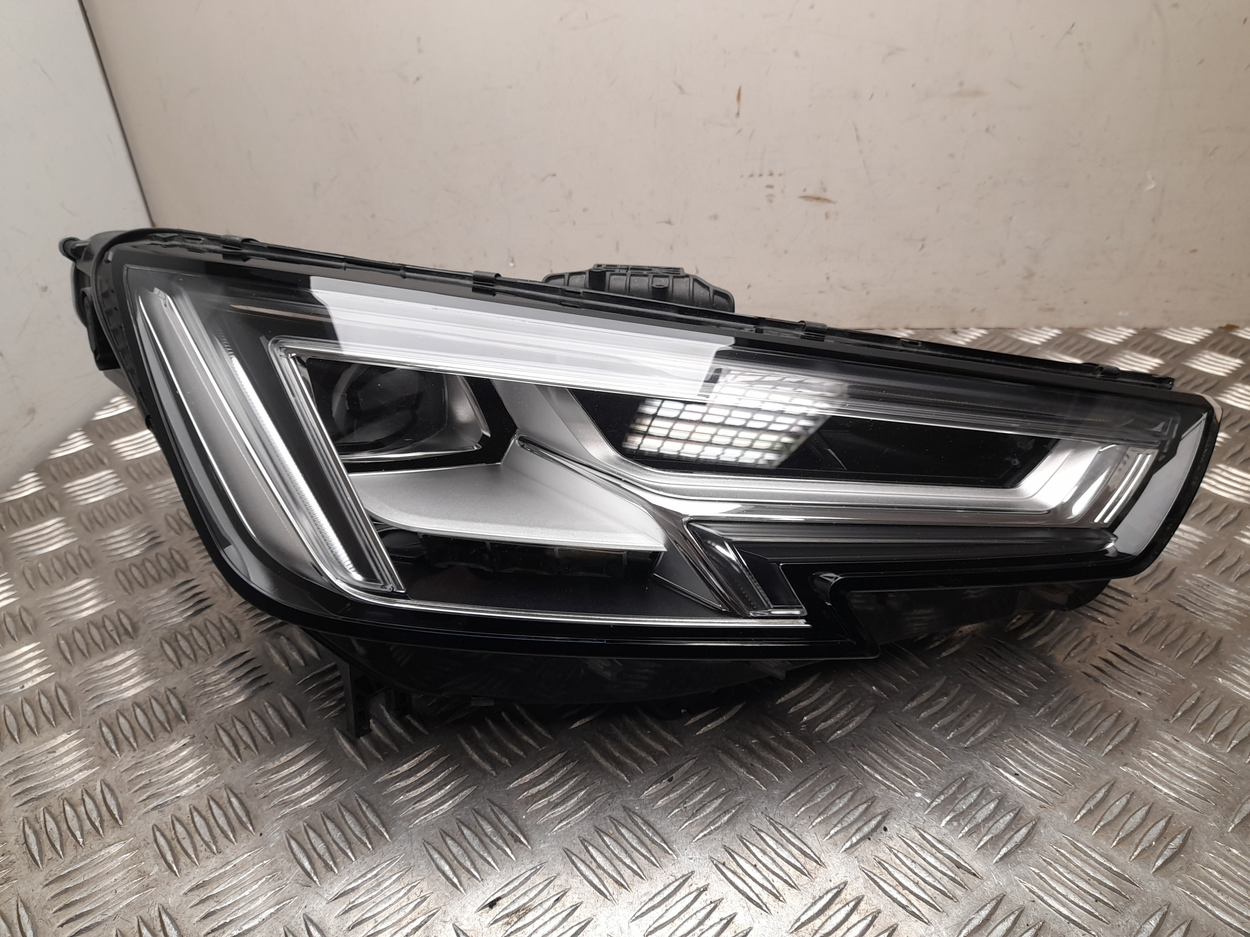 AUDI A4 B9/8W (2015-2024) Front Right Headlight 8W0941034A, 7PP941572AB, 4M0907397AC 23489187