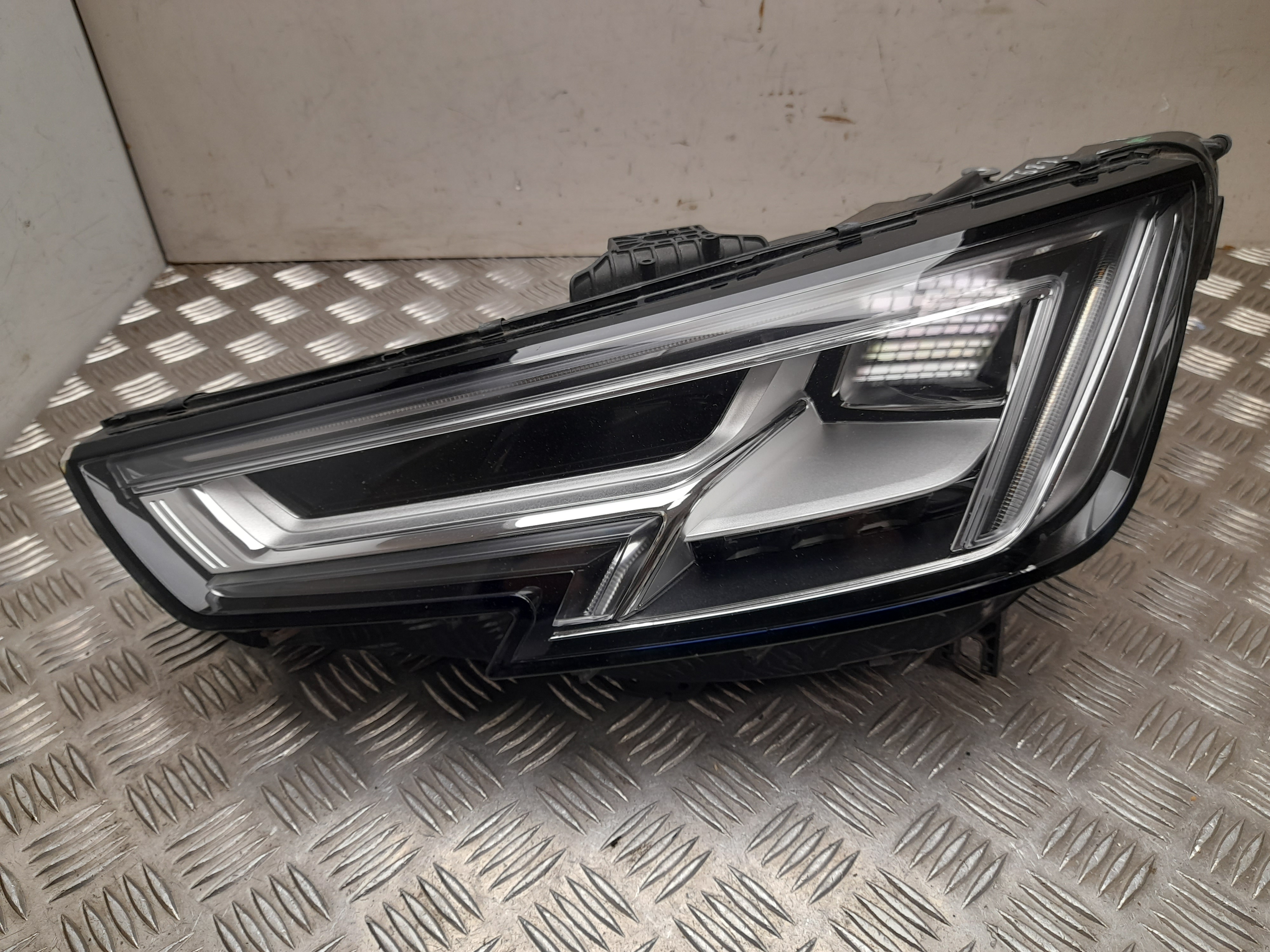 AUDI A4 B9/8W (2015-2024) Front Left Headlight 8W0941033A, 7PP941572AB, 4M0907397AC 23489176