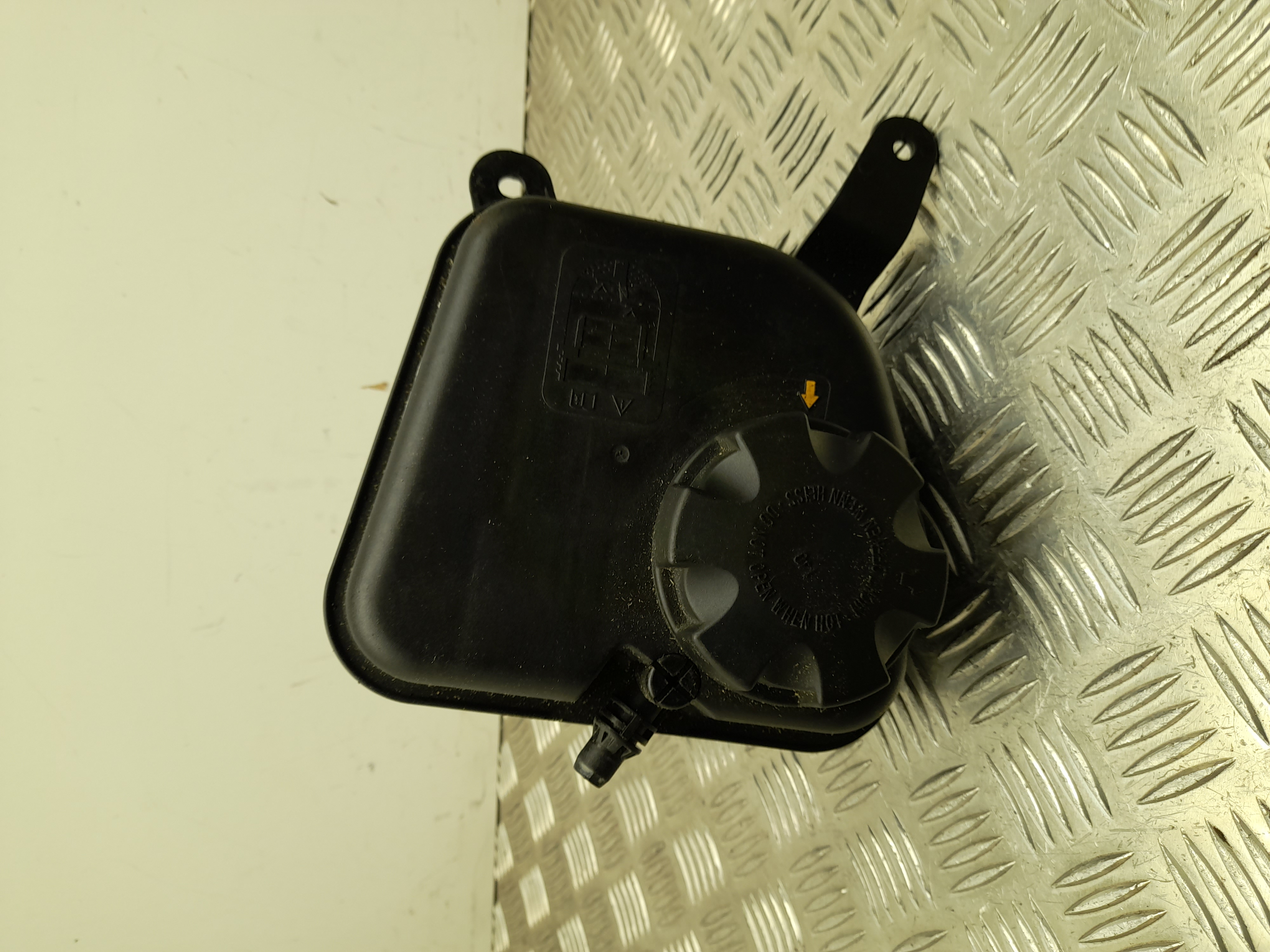 BMW 3 Series E90/E91/E92/E93 (2004-2013) Coolant Expansion Tank Reservoir 1025379103 23490084