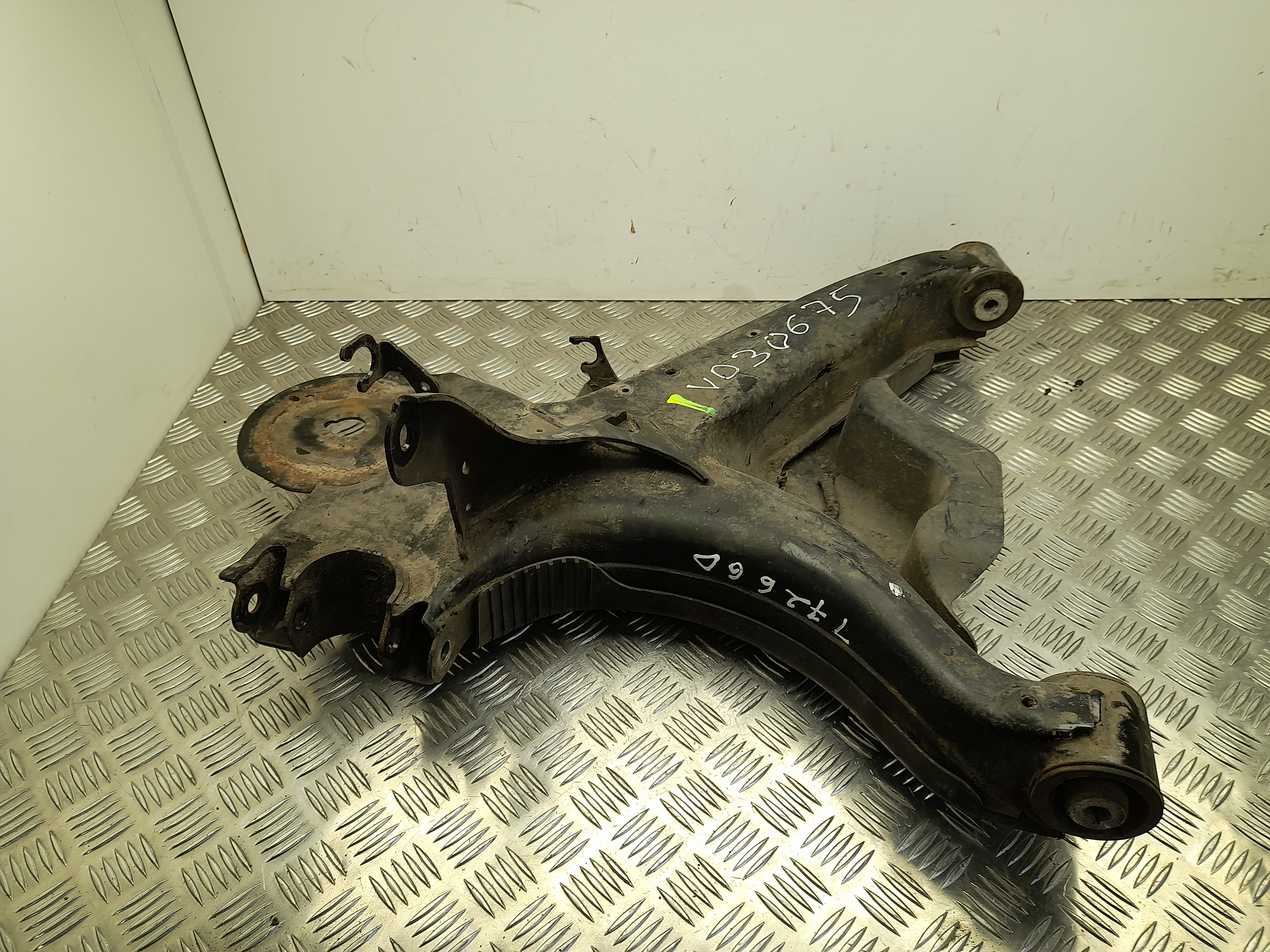 MERCEDES-BENZ Vito W447 (2014-2023) Front Left Arm 726GK 24485441