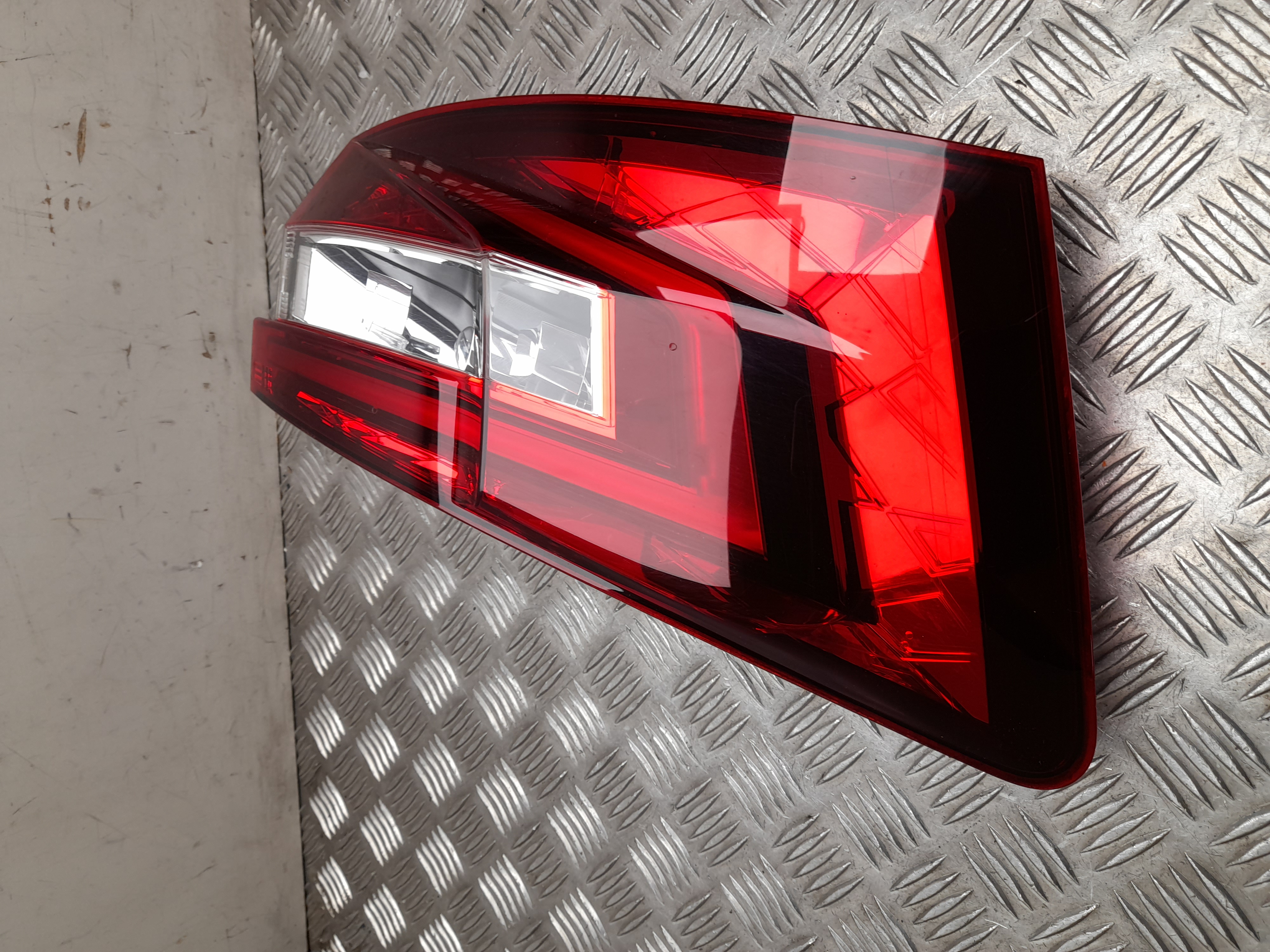 SKODA Superb 3 generation (2015-2023) Rear Left Taillight 3V9945207 24510430