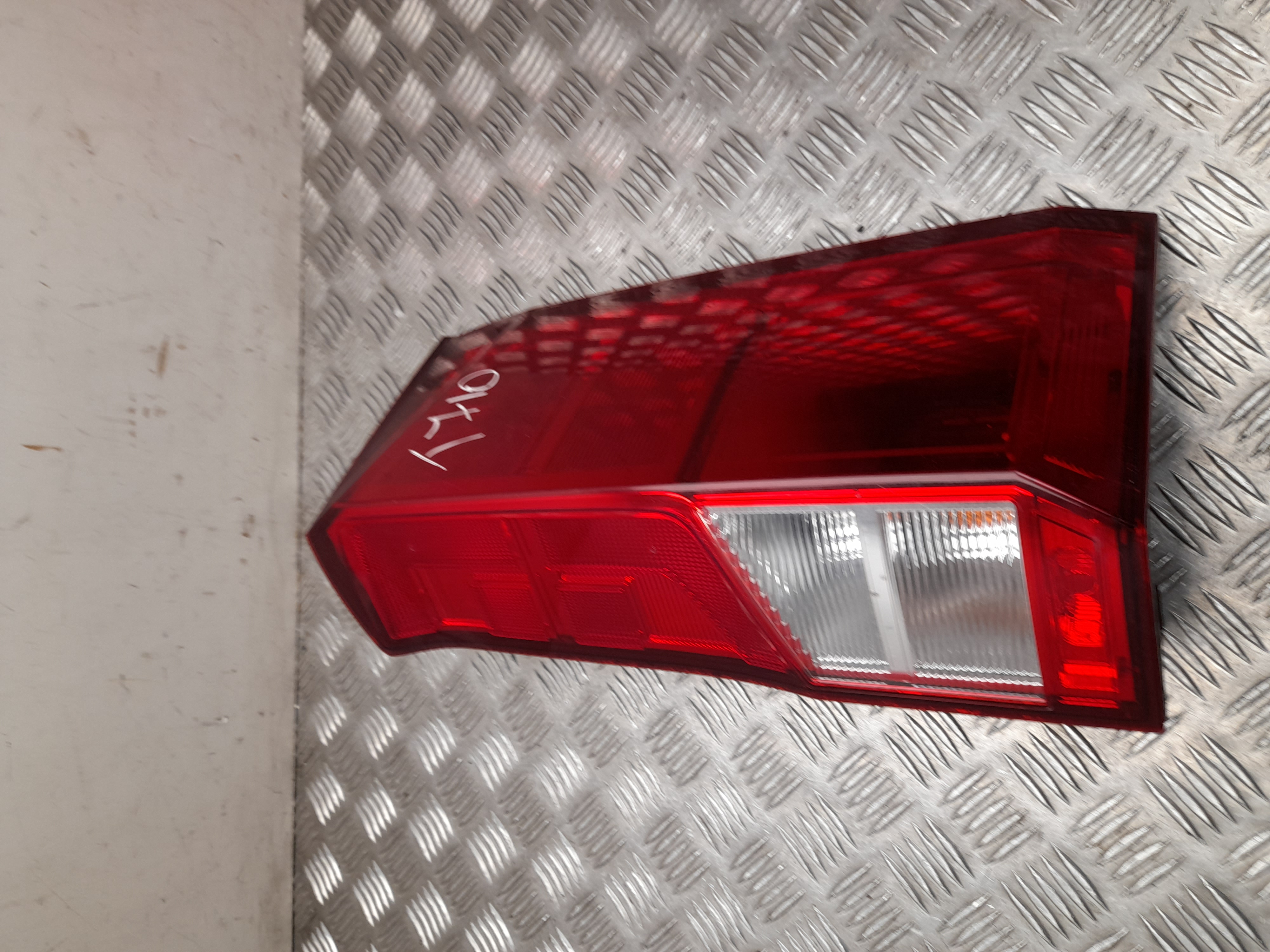 VOLKSWAGEN Crafter 2 generation Rear Right Taillight Lamp 7C0945096J 24510393