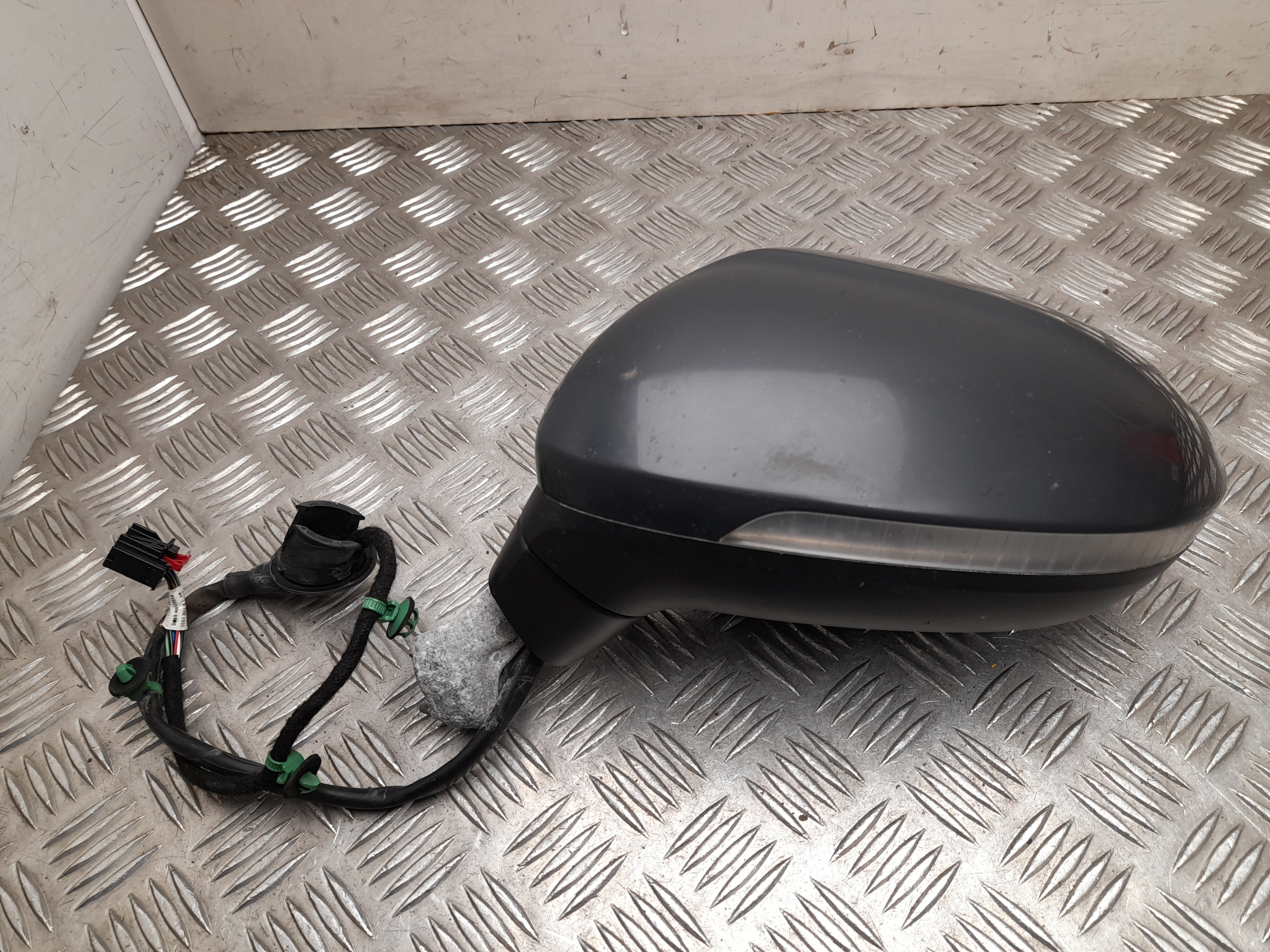 VOLKSWAGEN Passat Variant 1 generation (2010-2024) Left Side Wing Mirror E20414150, 3G1857507EM 24530276