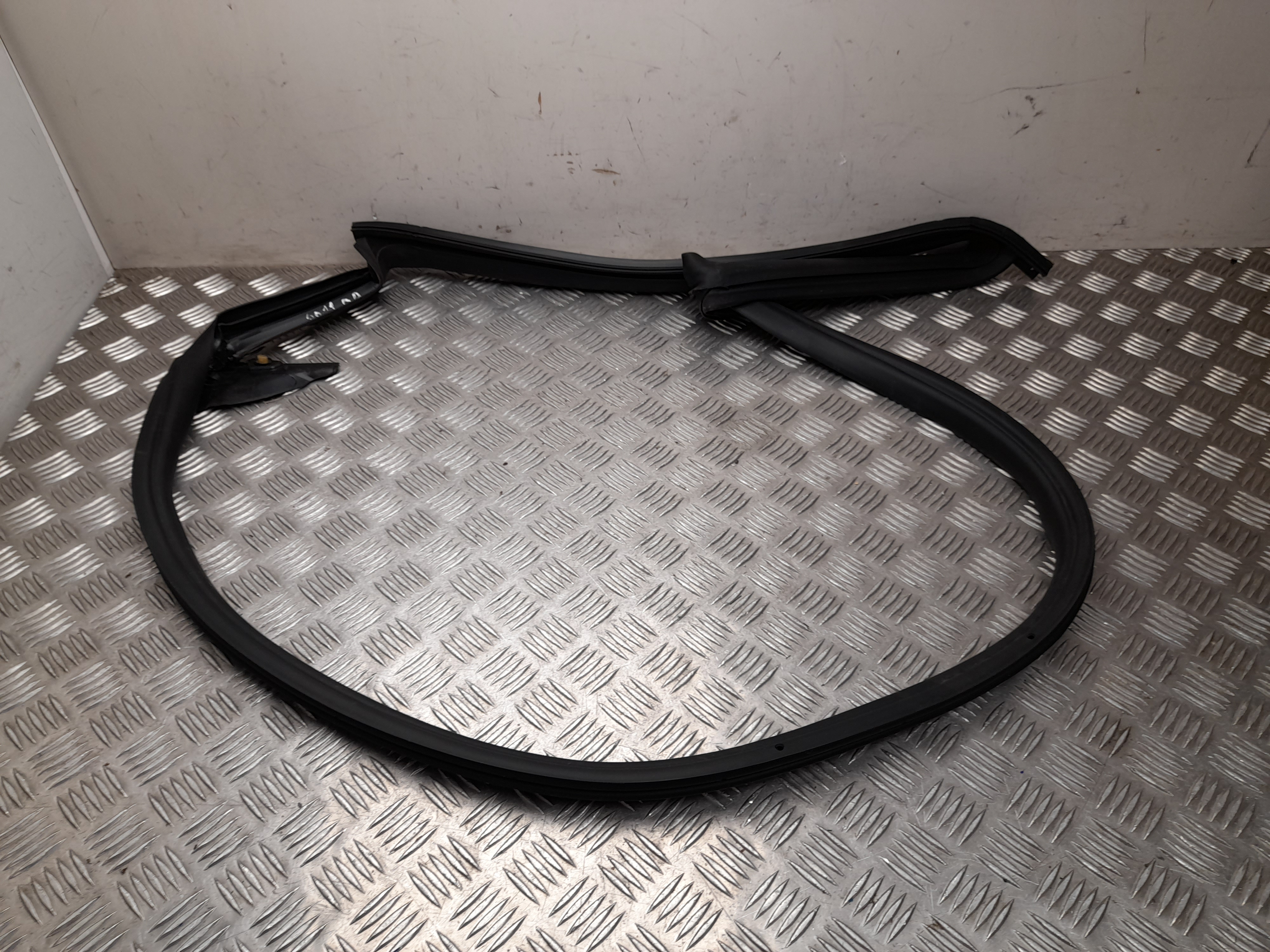 TESLA Model 3 1 generation (2017-2024) Rear Right Door Seal Rubber 109049900M 24842348