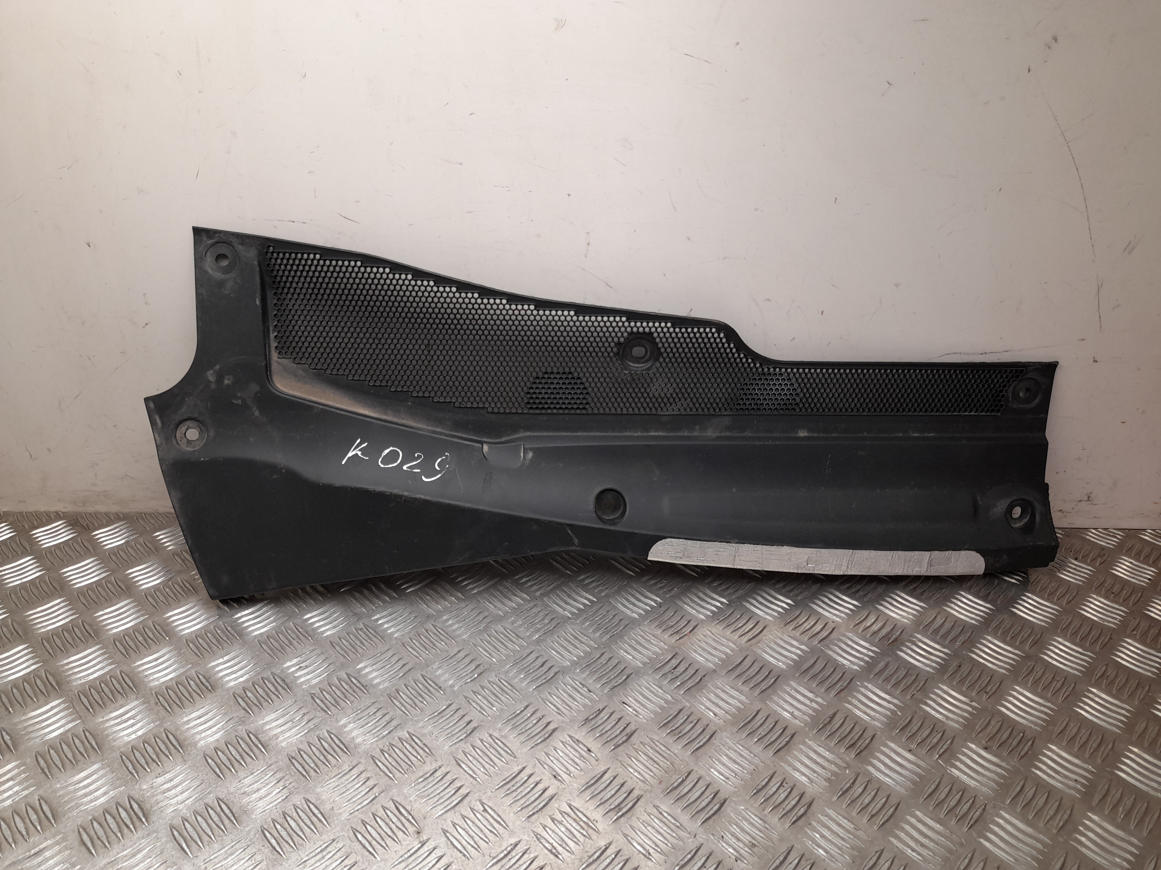 LAND ROVER Discovery Sport 1 generation (2014-2024) Front  Wiper Cowl Trim K8D2021B57AD 25055253