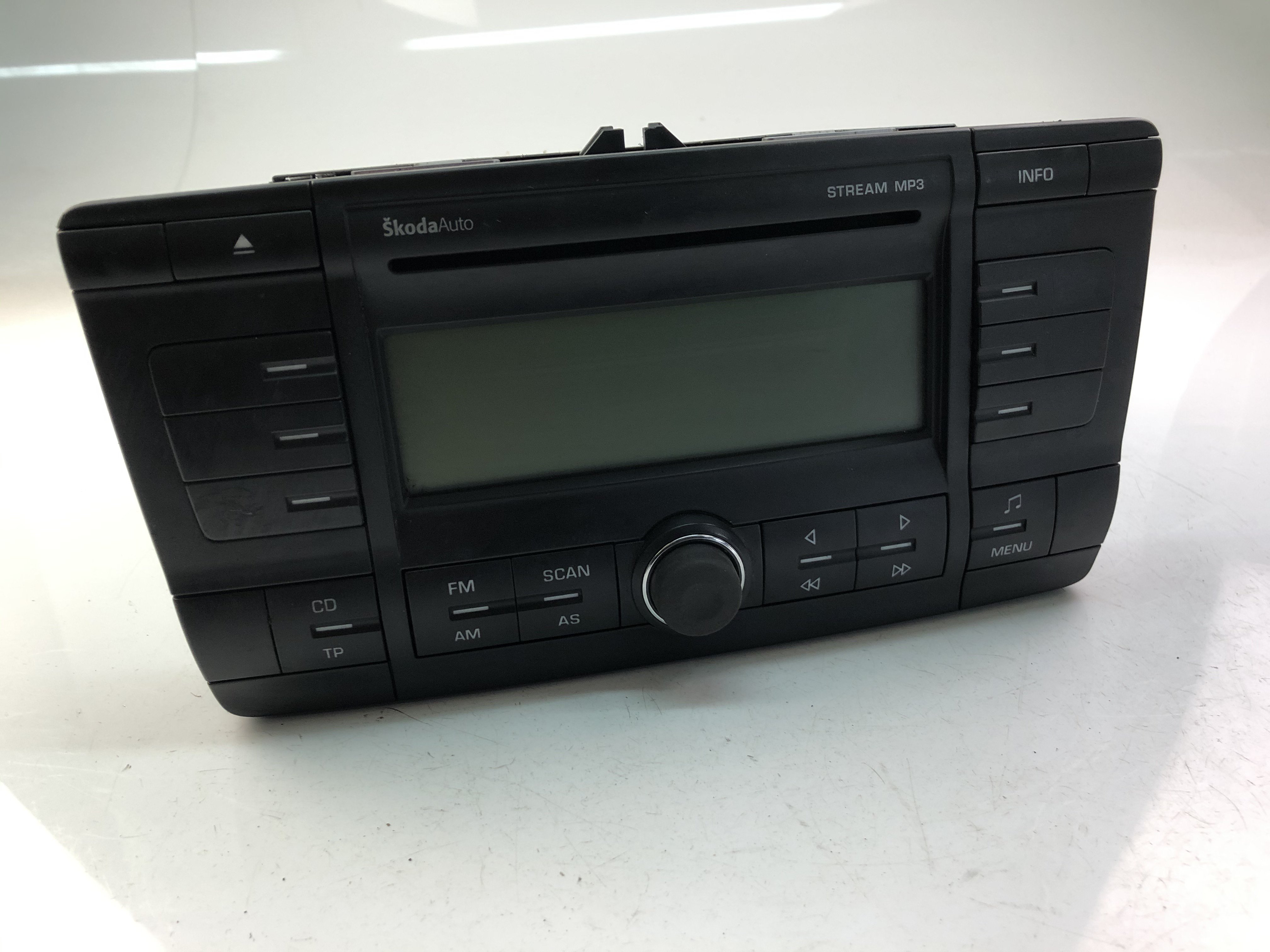 SKODA Octavia 2 generation (2004-2013) Music Player Without GPS 1Z0035161C 23454849