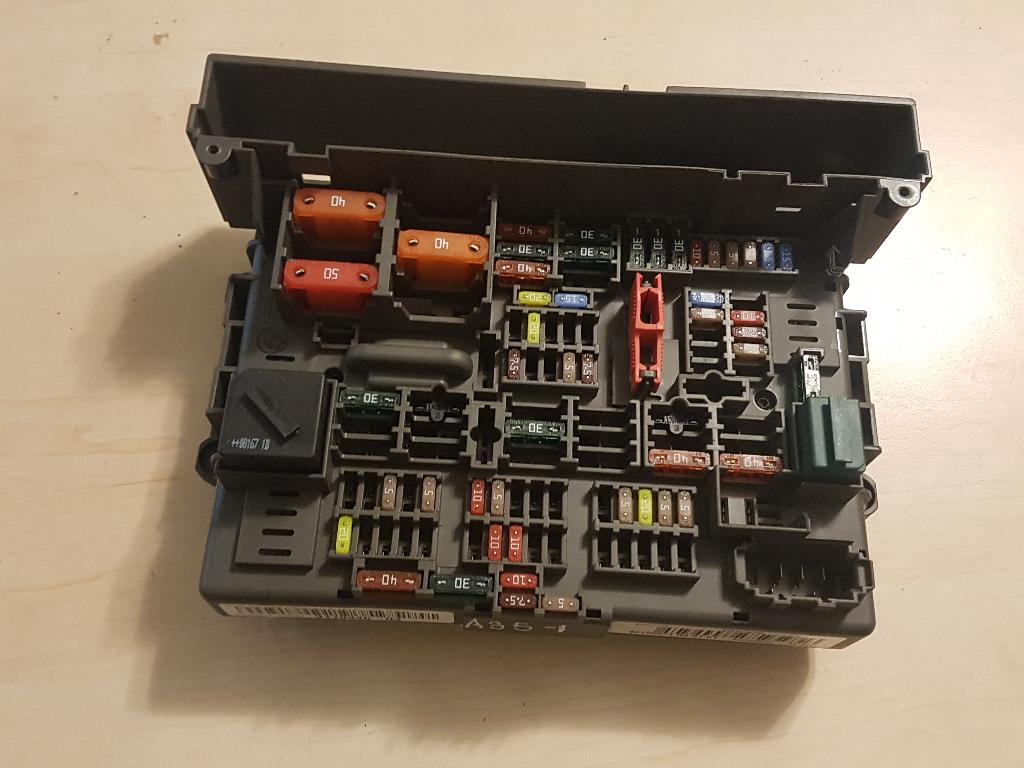 BMW 1 Series E81/E82/E87/E88 (2004-2013) Fuse box B010110700, 91194463BJ3C538601, 9119446 23177548