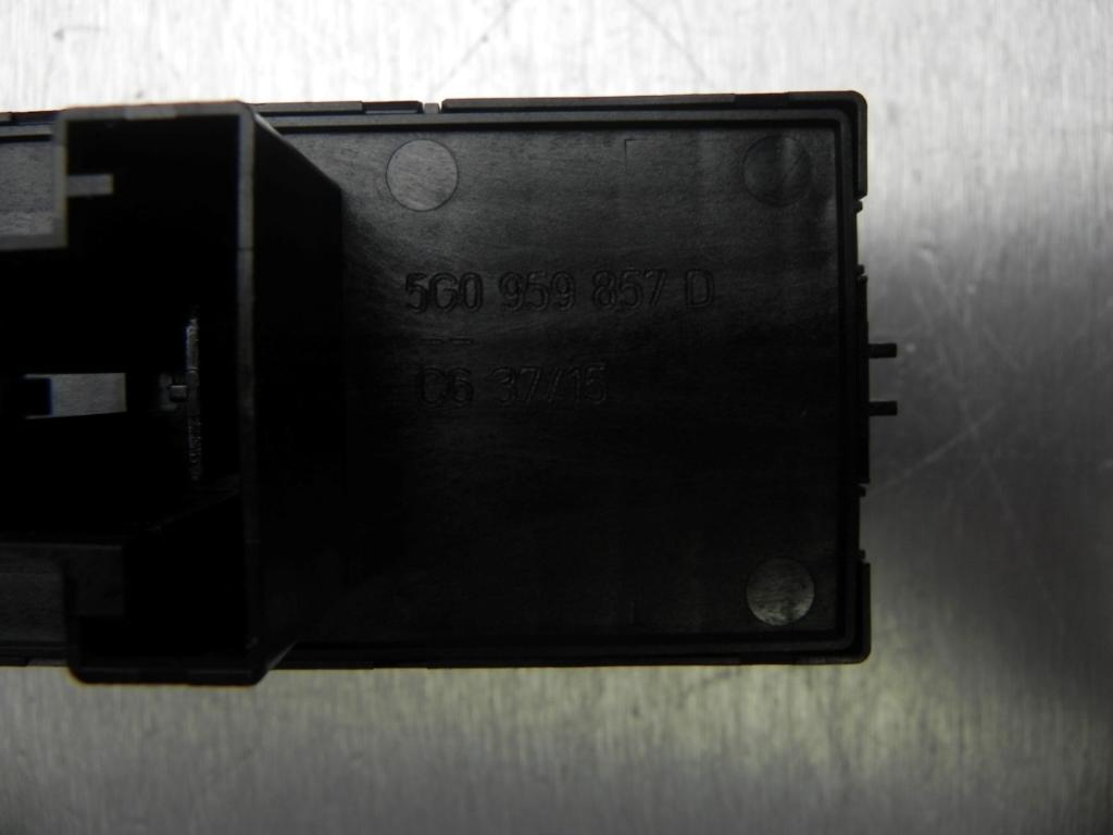 SKODA Superb 3 generation (2015-2023) Кнопка стеклоподъемника передней левой двери 5G0959857D 23543287