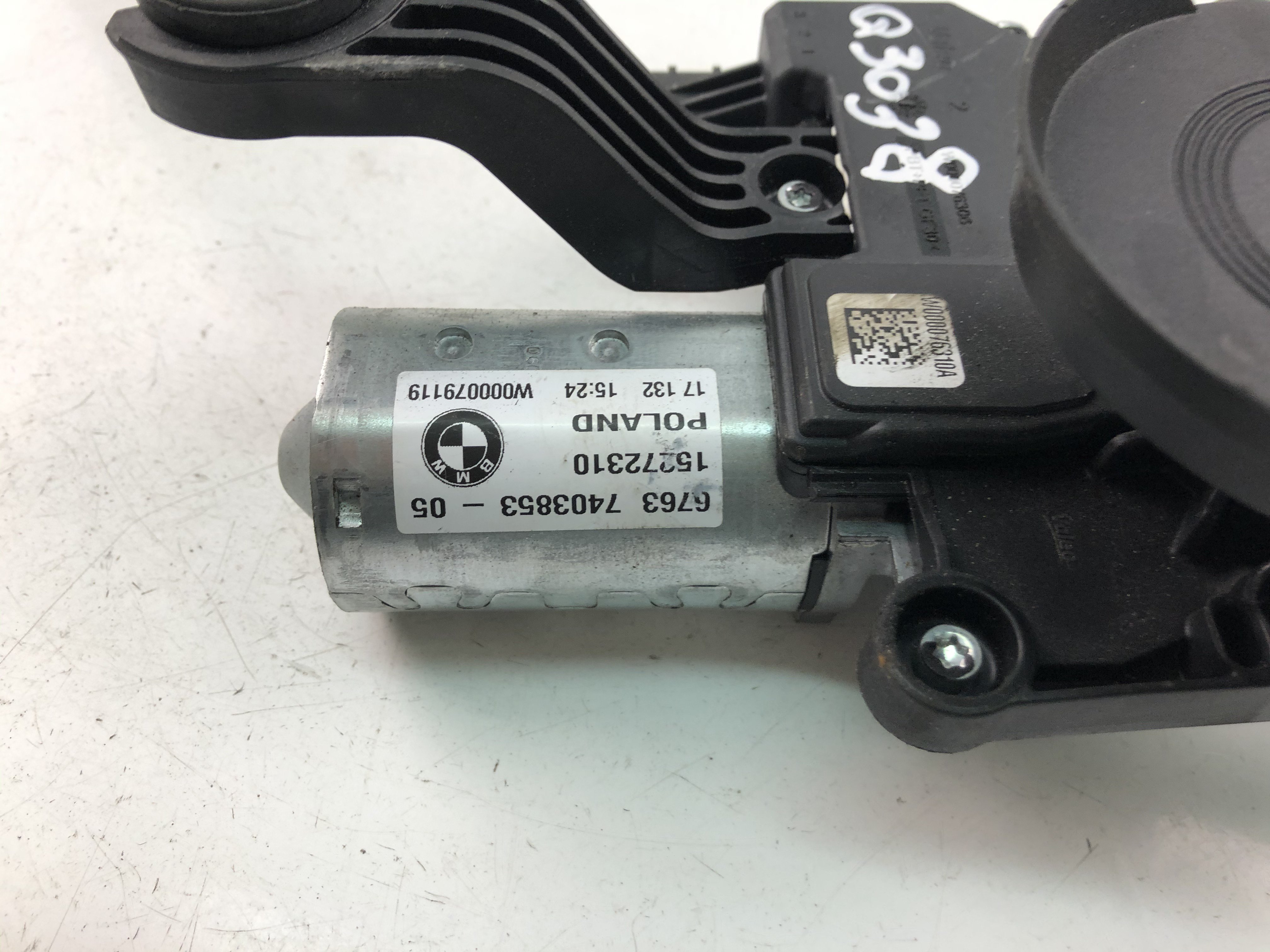 BMW 5 Series G30/G31 (2016-2023) Wiper motor 7403853 23457603