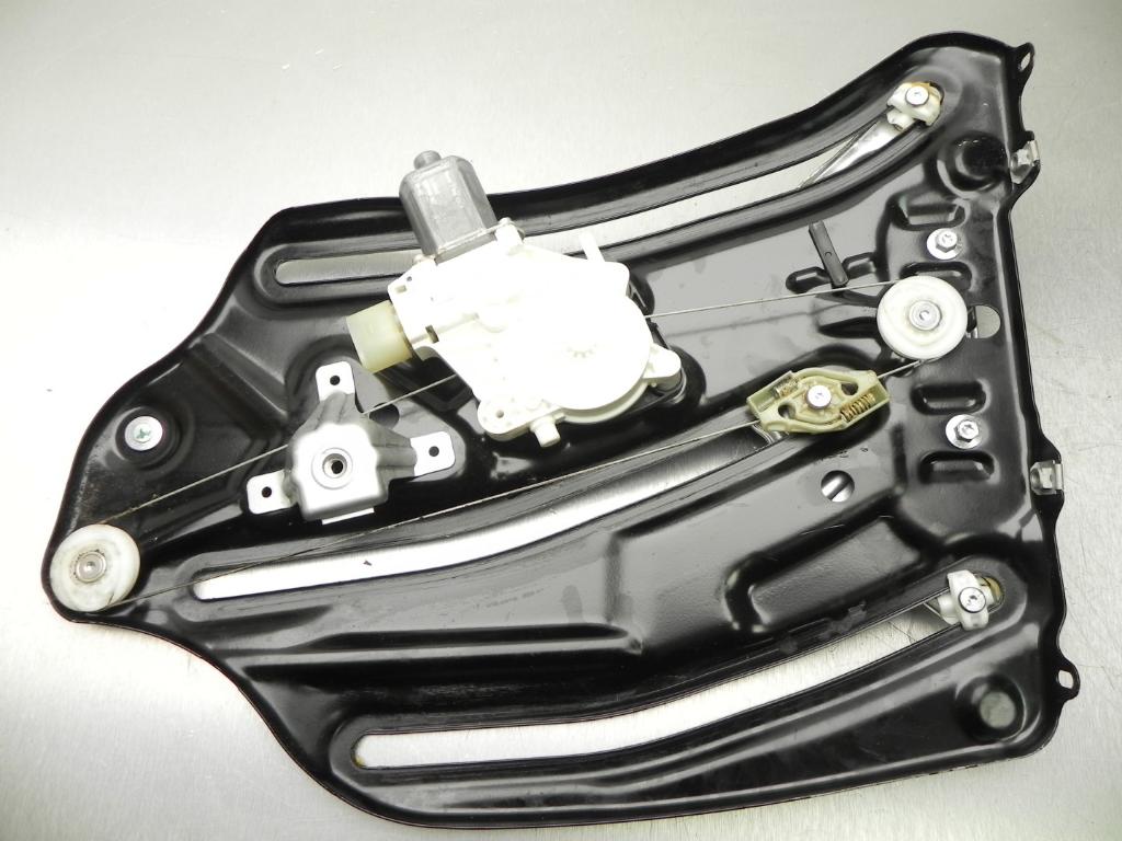 BMW 2 Series F22/F23 (2013-2020) Galinis dešinys stiklo pakelėjas 7363858 23182625