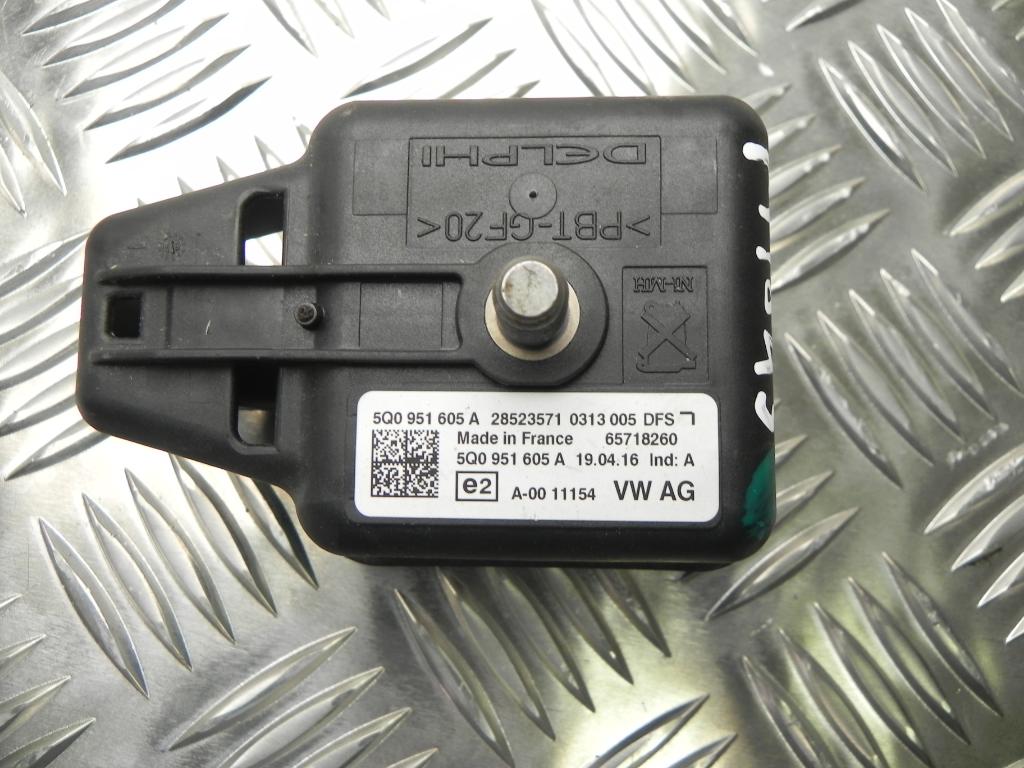 VOLKSWAGEN Tiguan 2 generation (2016-2024) Alarm Sensor 5Q0951605A 23517445