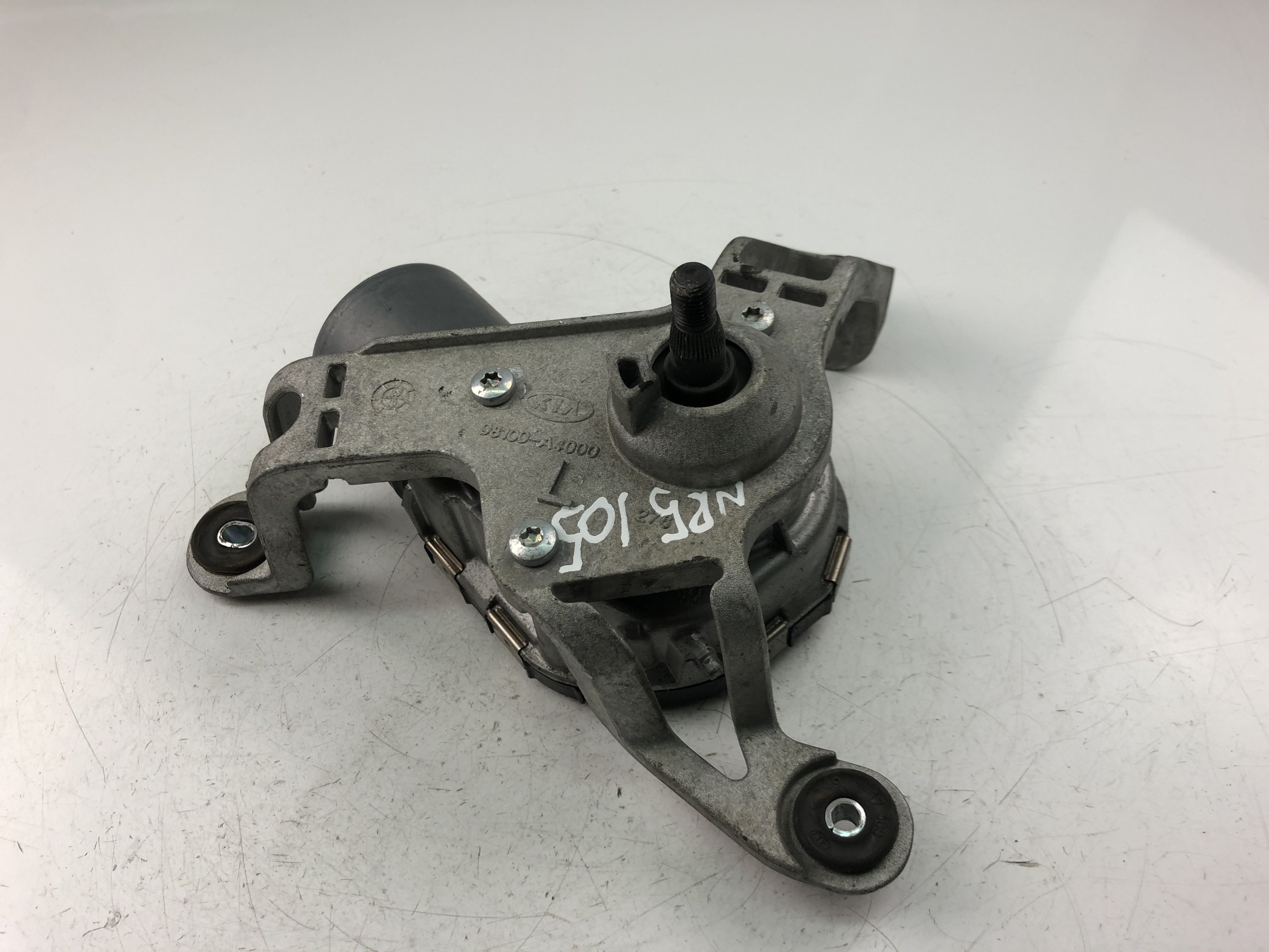 KIA Carens 3 generation (RP) (2013-2019) Wiper motor 98110A4000 23459139