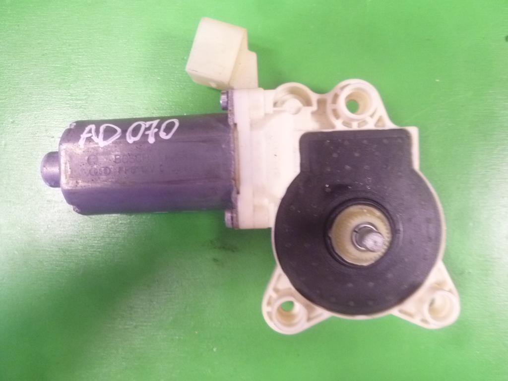 MERCEDES-BENZ CLS-Class C219 (2004-2010) Rear Right Door Window Control Motor A2198200642 23184761