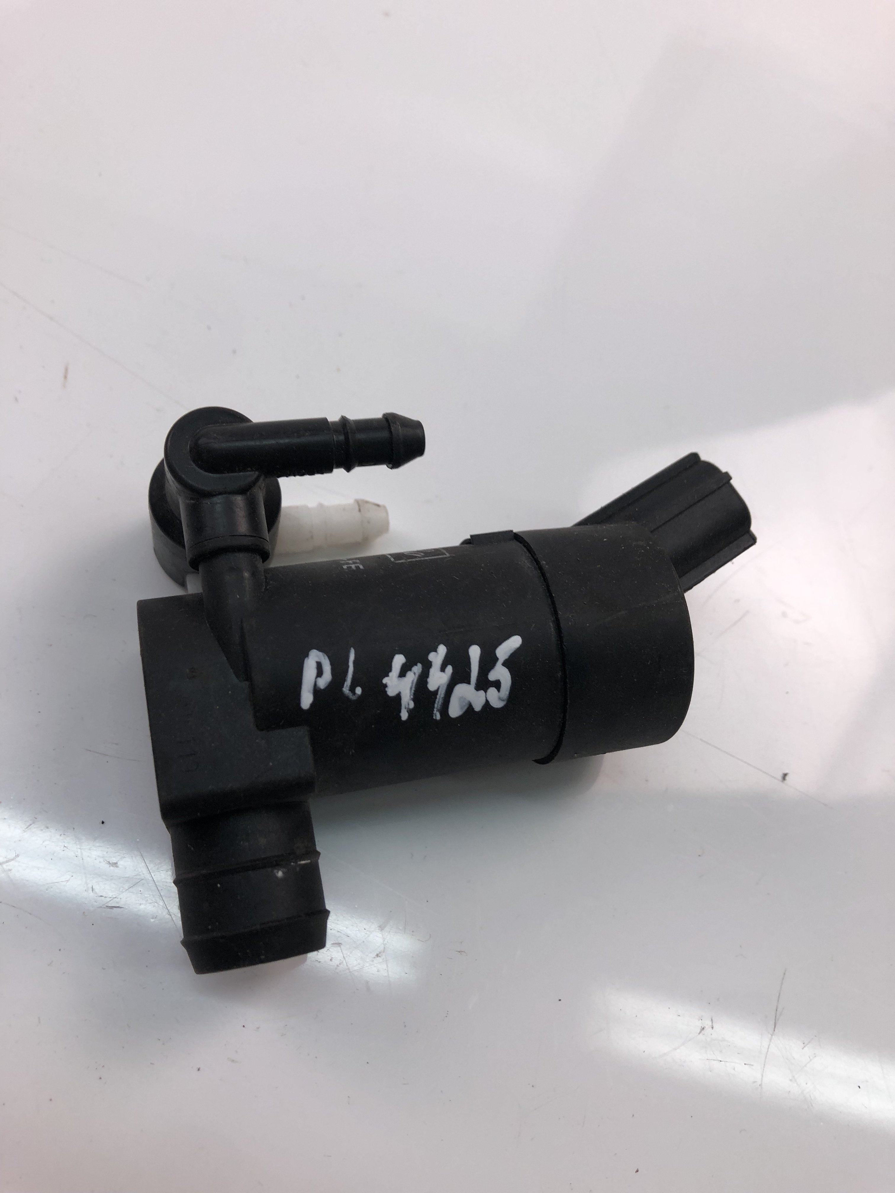 FORD C-Max 2 generation (2010-2019) Windshield/windshield washer pump 1S7117K624FE 23497702