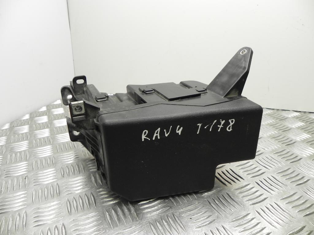 TOYOTA RAV4 3 generation (XA30) (2005-2012) Saugiklių valdymo blokas 8266242180 23189617