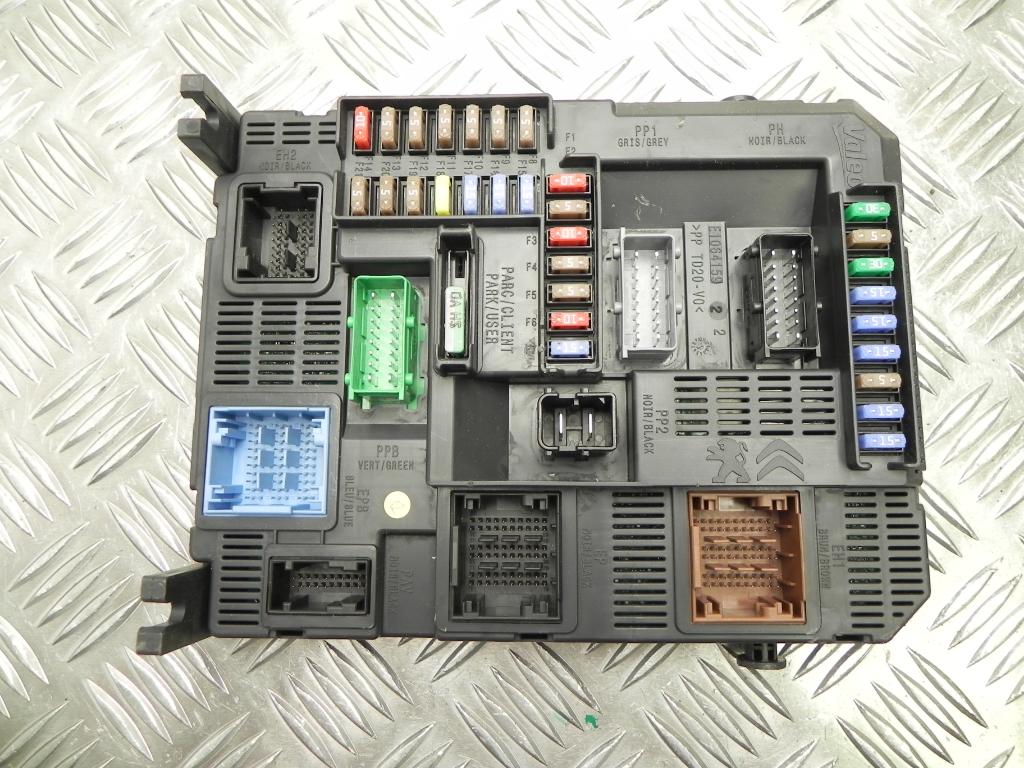 PEUGEOT 308 T9 (2013-2021) Fuse box 9807054180 23189833