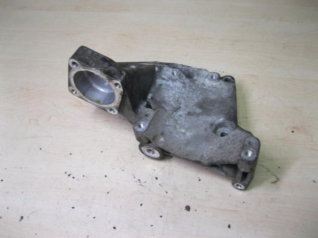 SAAB 95 1 generation (1959-1977) Exhaust Hanger Bracket 90502550 23148479