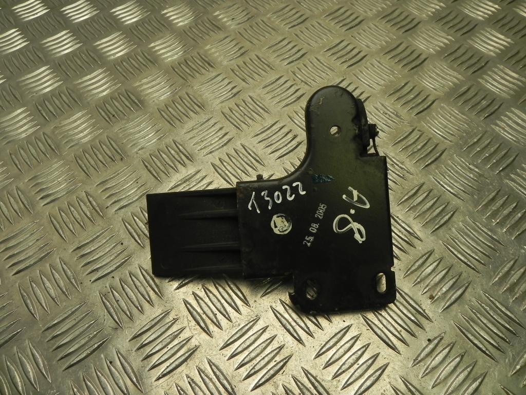 AUDI A8 D3/4E (2002-2010) Variklio dangčio (kapoto) atidarymo rankenėlė 4E0823485B 23193415