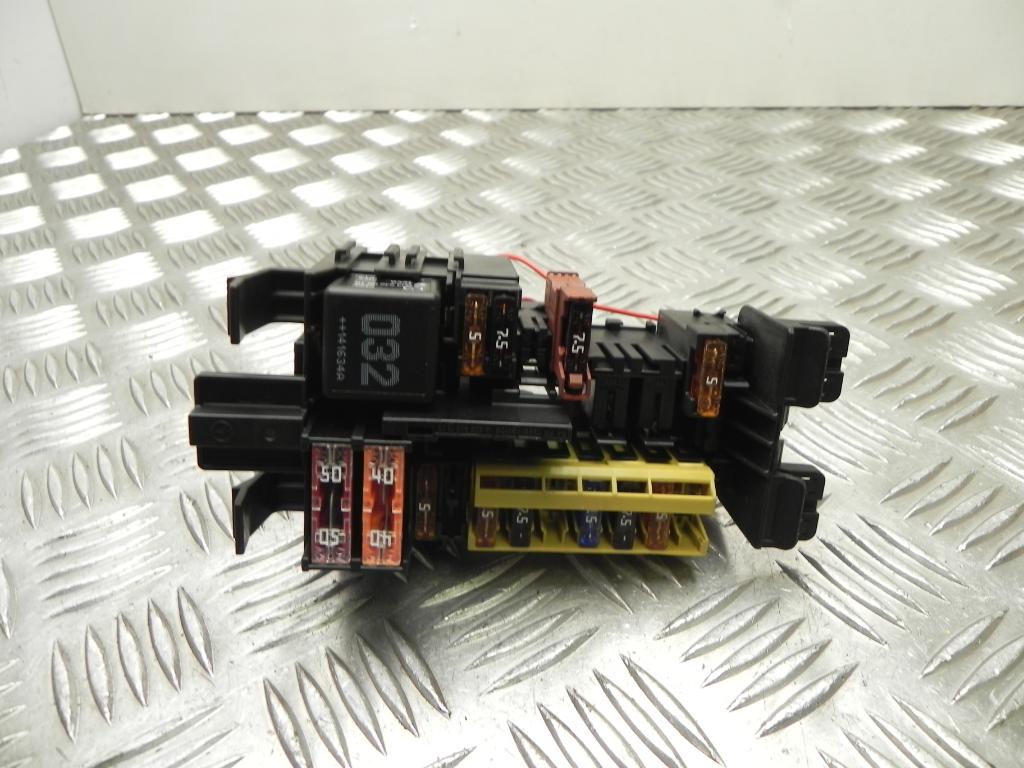 MERCEDES-BENZ C-Class W205/S205/C205 (2014-2023) Fuse box A2059067200 23425706