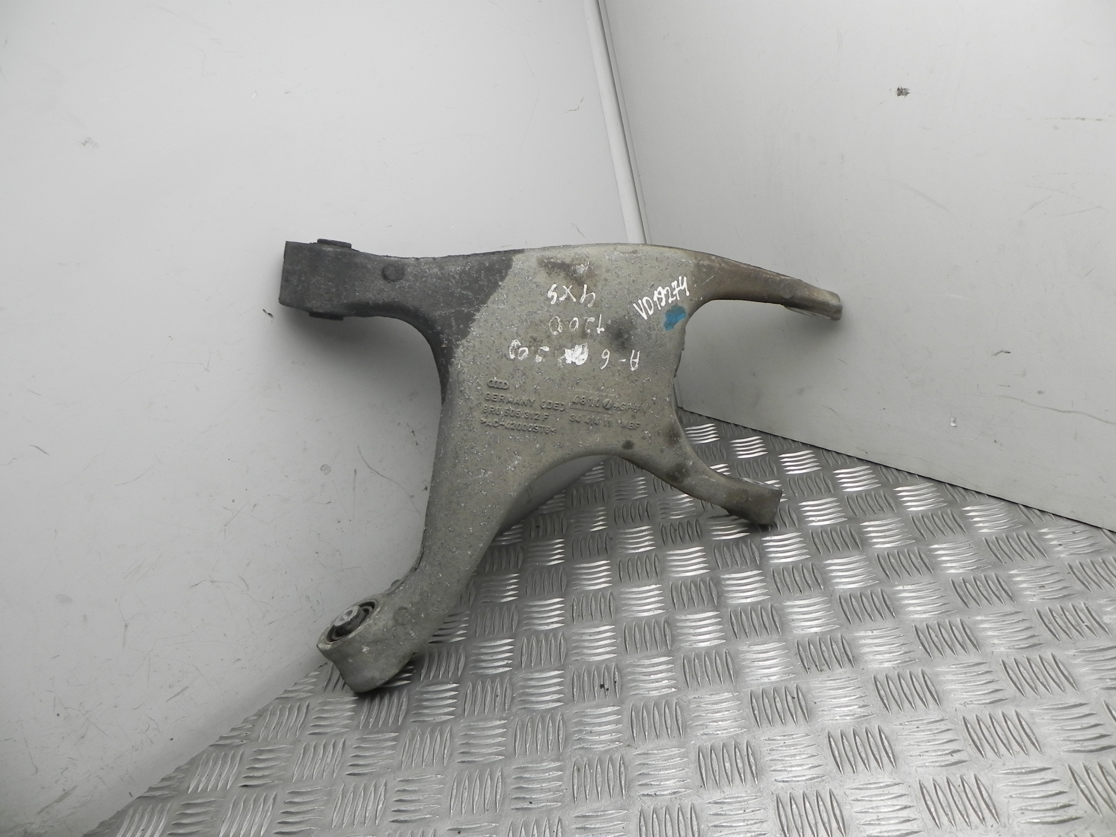 AUDI A6 C7/4G (2010-2020) Front Left Arm 8R0505312F 23431732