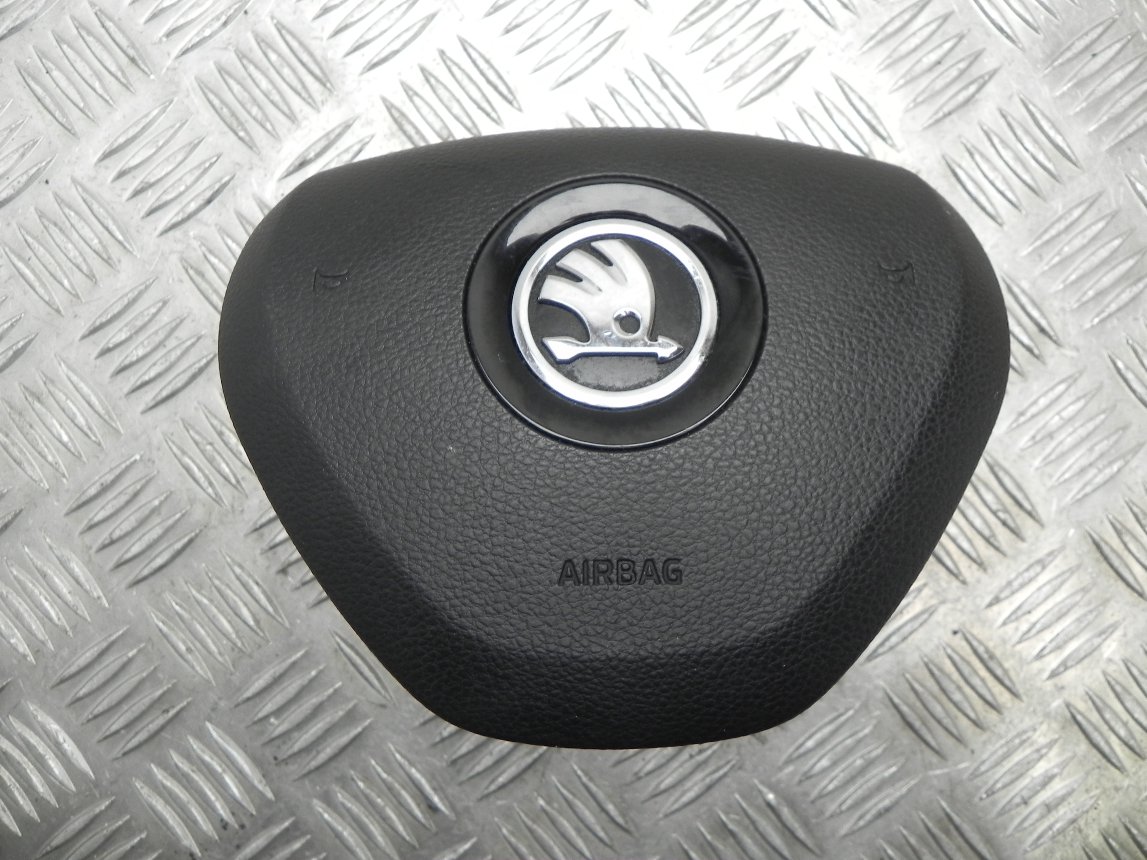 SKODA Octavia 3 generation (2013-2020) Steering Wheel Airbag 3T0880201F 23443353