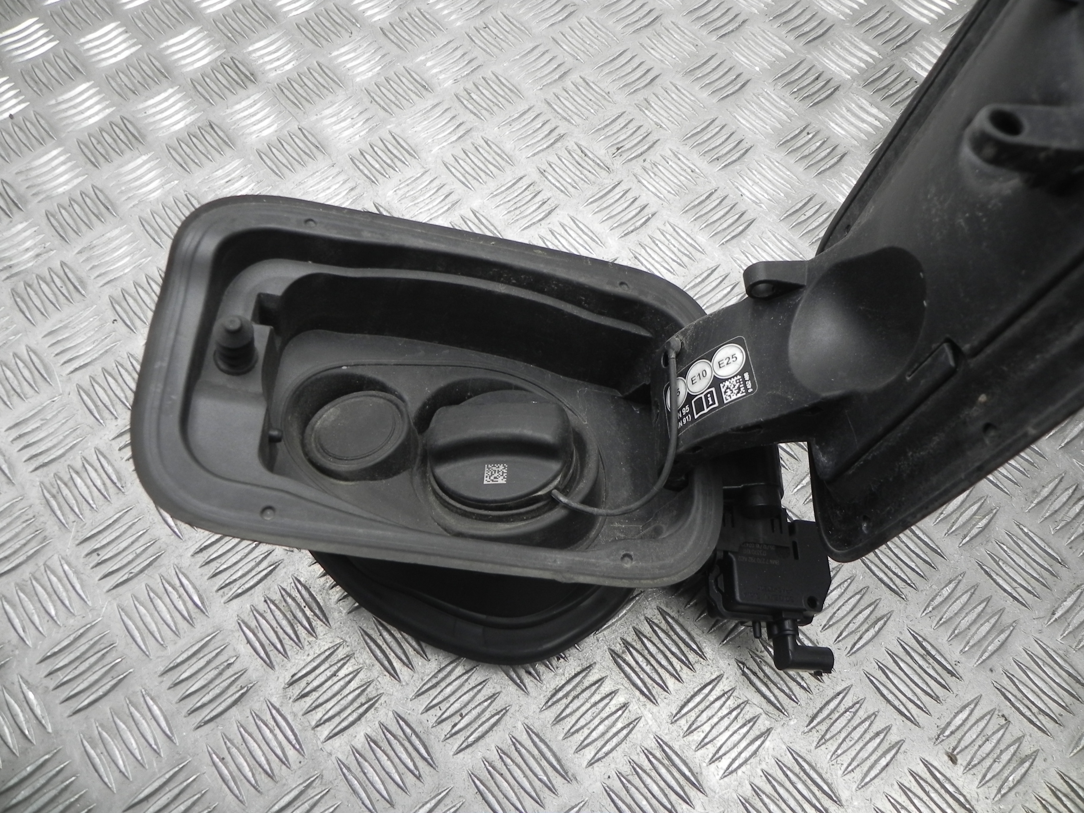 BMW 2 Series F22/F23 (2013-2020) Kuro (degalų) bako dangtelis 7312474, 9452488 23473298