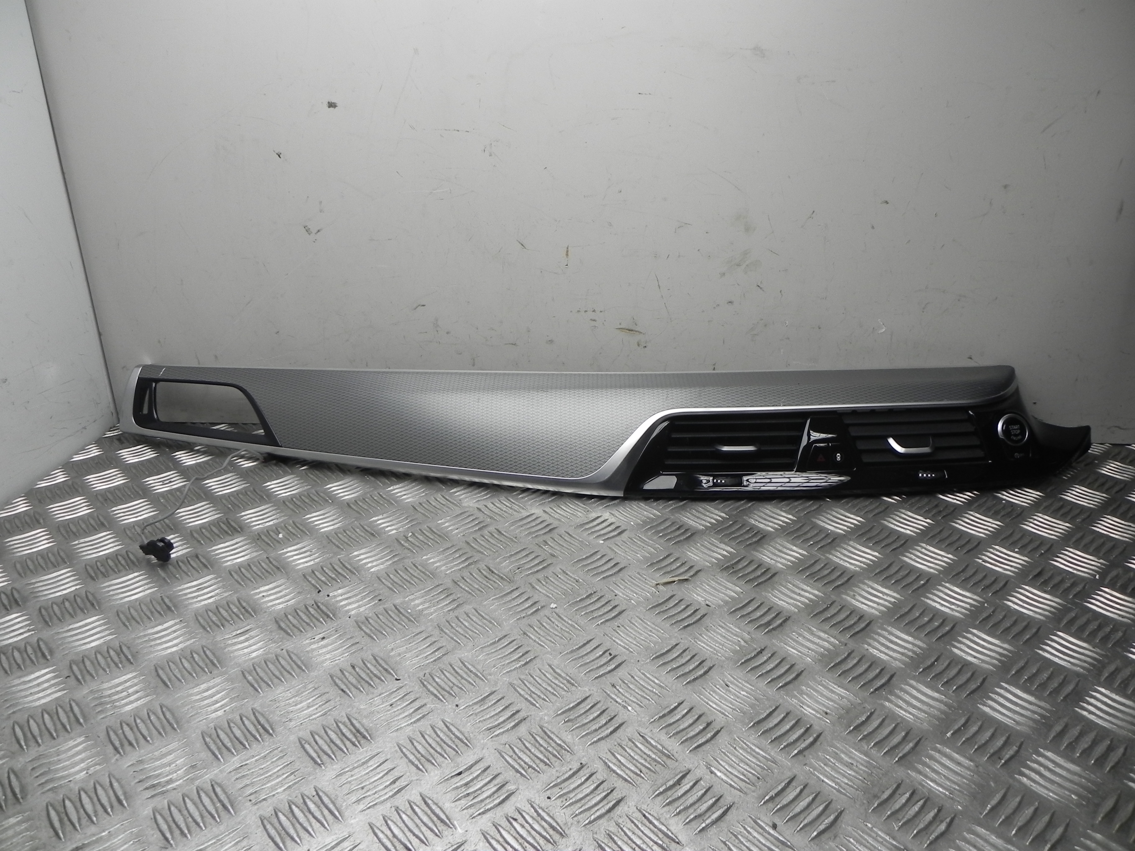 BMW 5 Series G30/G31 (2016-2023) Panelės apdaila 8070622 23473390