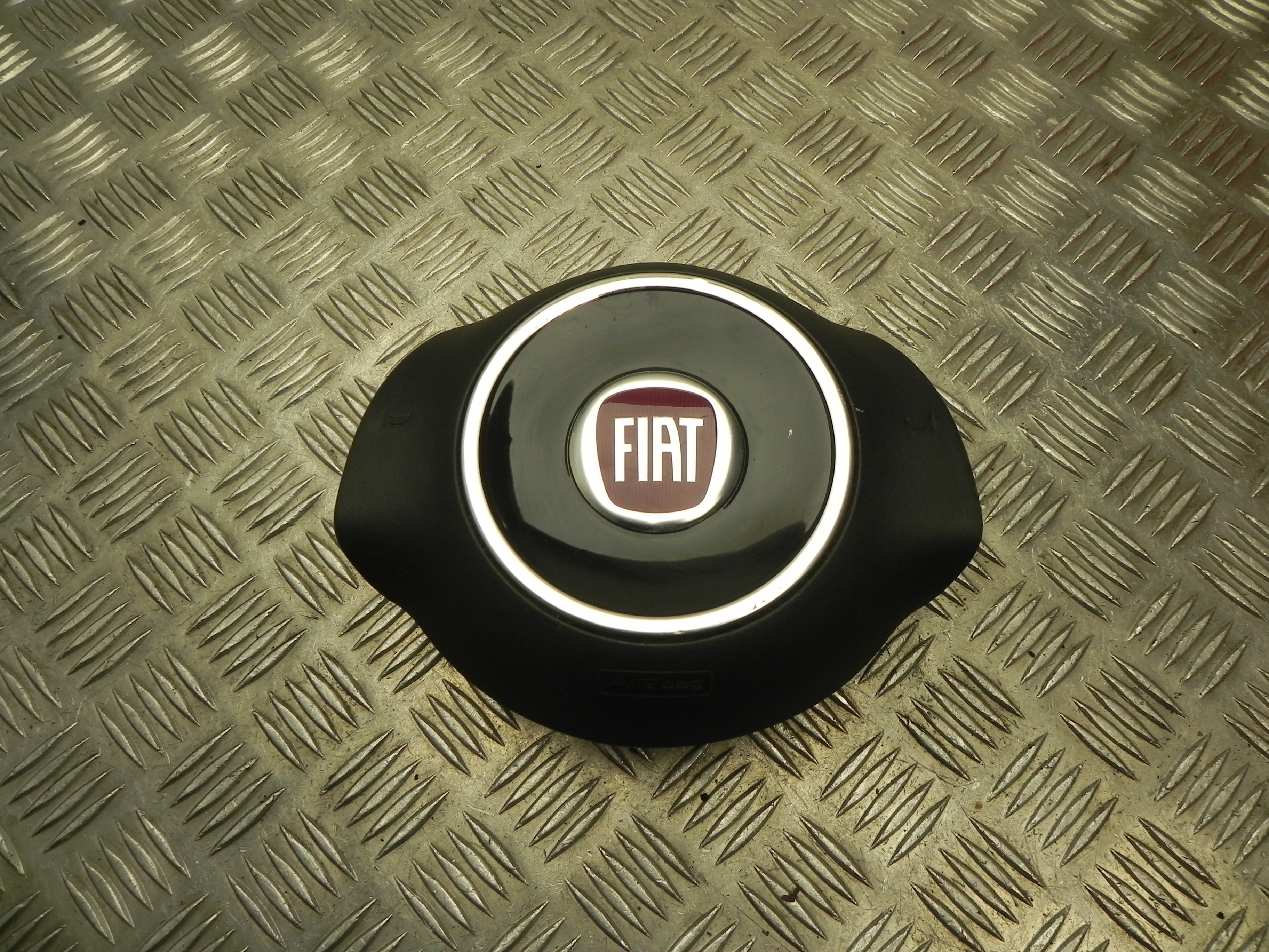 FIAT 500 2 generation (2008-2024) Steering Wheel Airbag 61924331 23471462