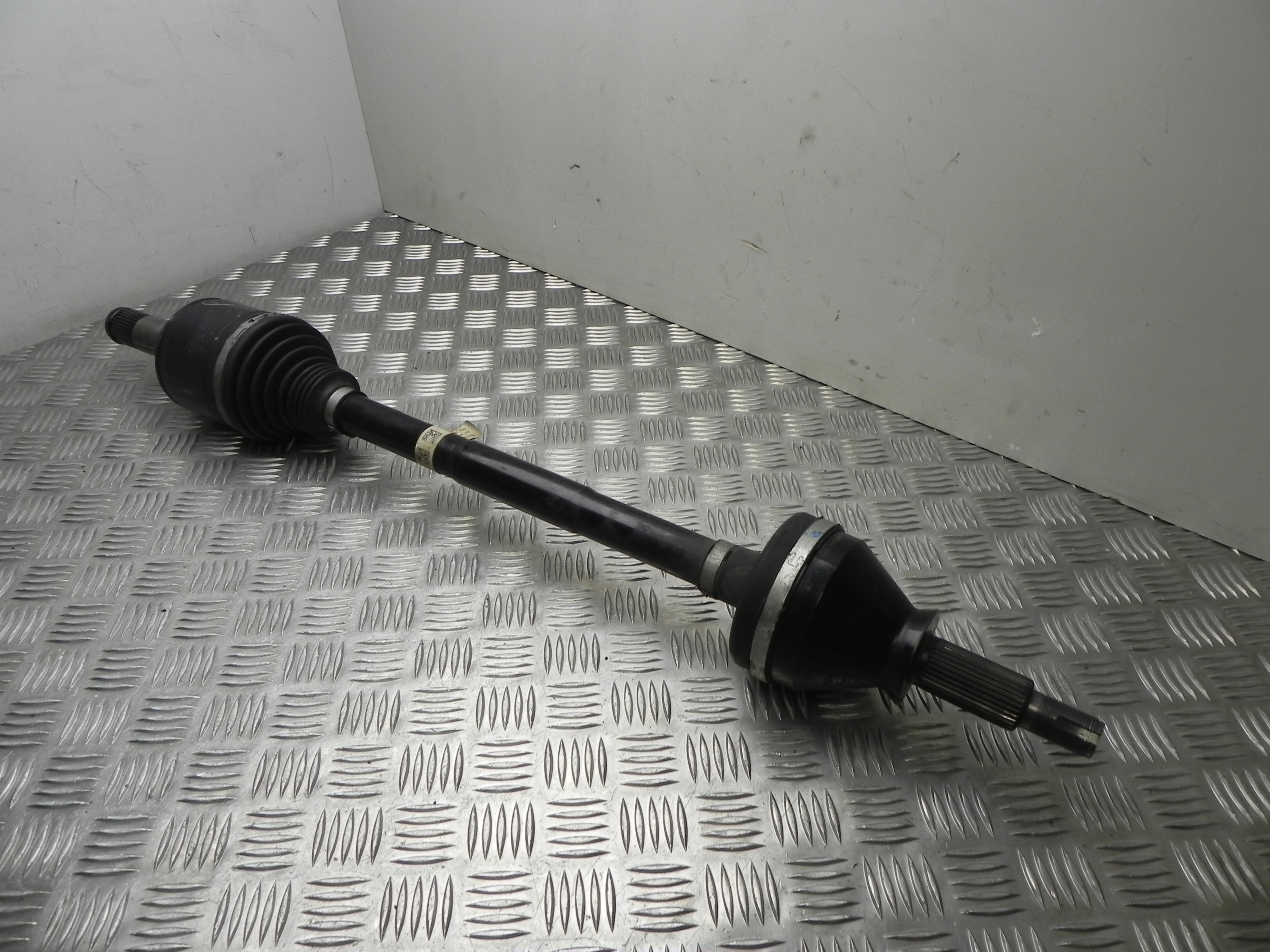 MASERATI Levante 1 generation (2016-2024) Rear Right Driveshaft 06700320360 23713989