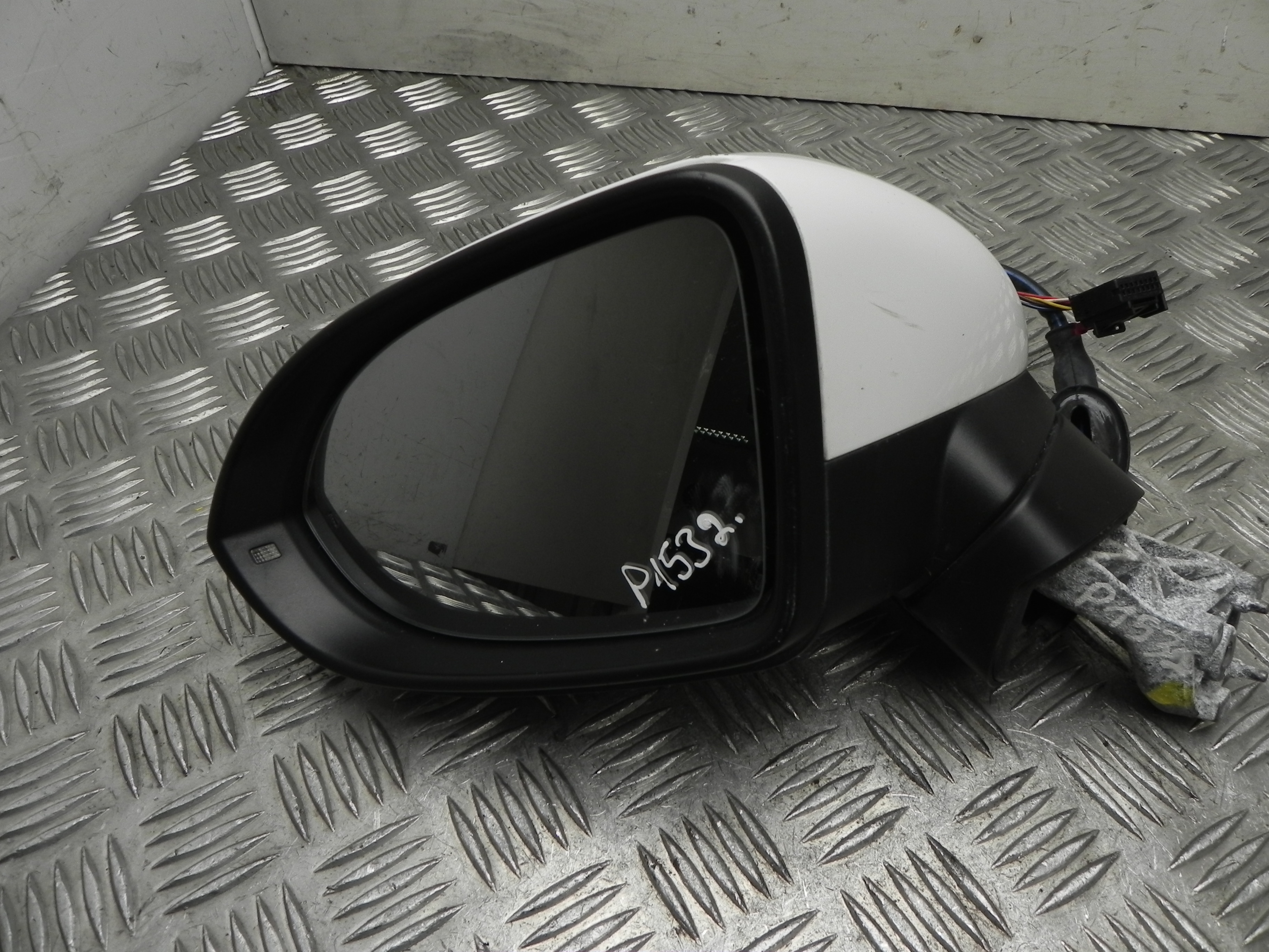 VOLKSWAGEN Passat B8 (2014-2023) Priekšējais kreisais durvju spogulis E20414150 23459845