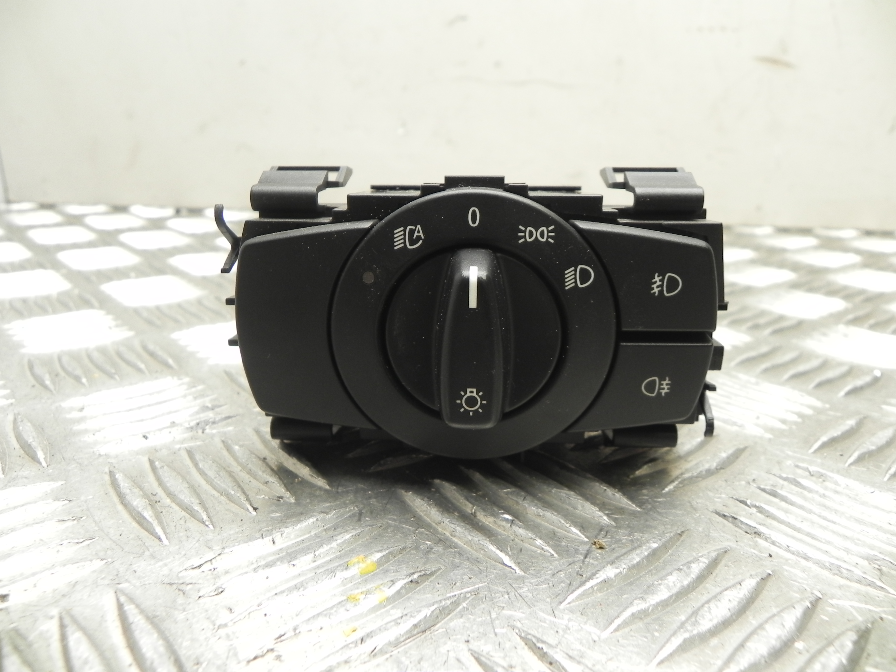 BMW 3 Series E90/E91/E92/E93 (2004-2013) Headlight Switch Control Unit 6932796 23432674