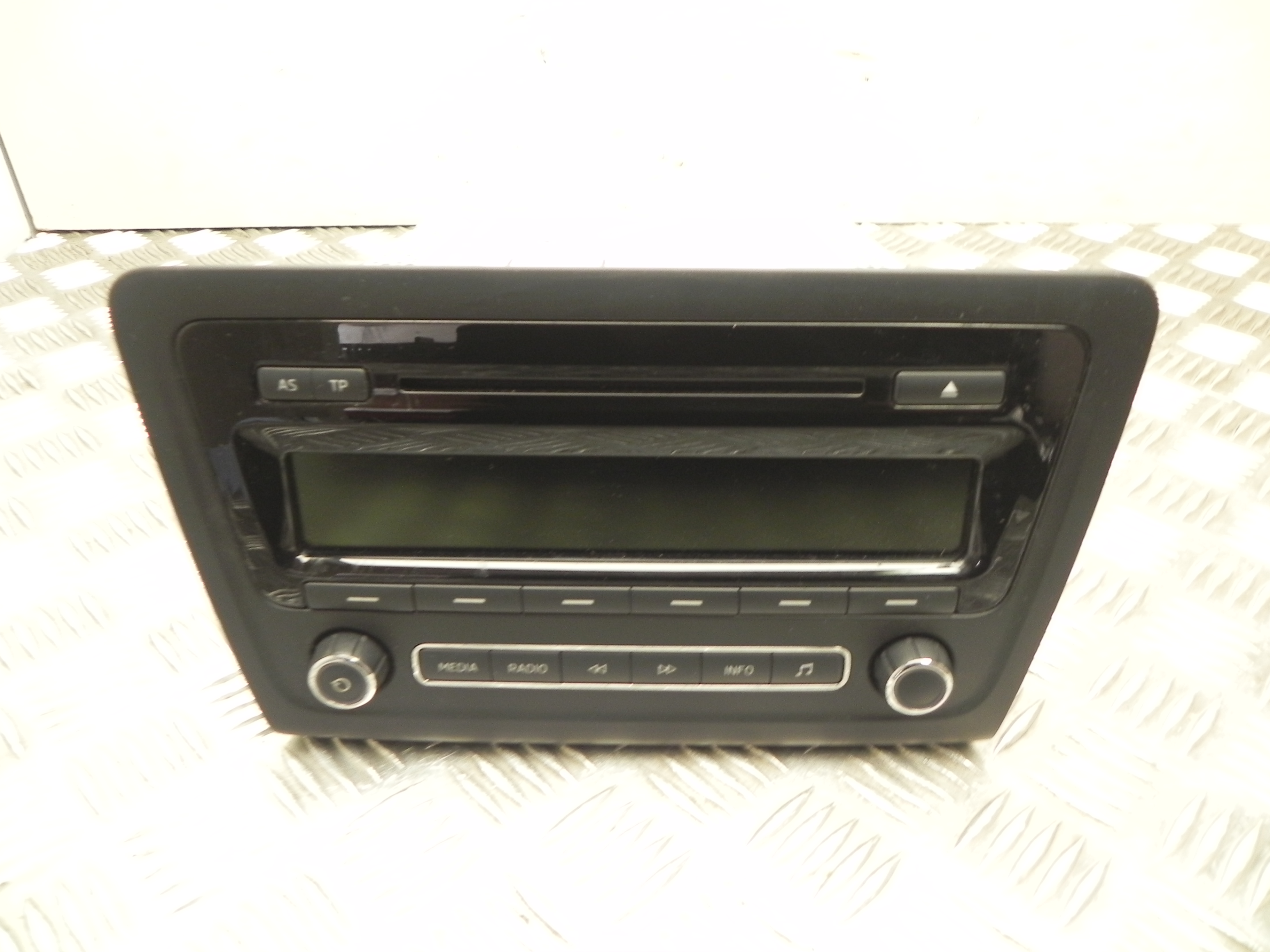 SKODA Rapid 2 generation (1985-2023) Music Player Without GPS 5J0035161E 23448657