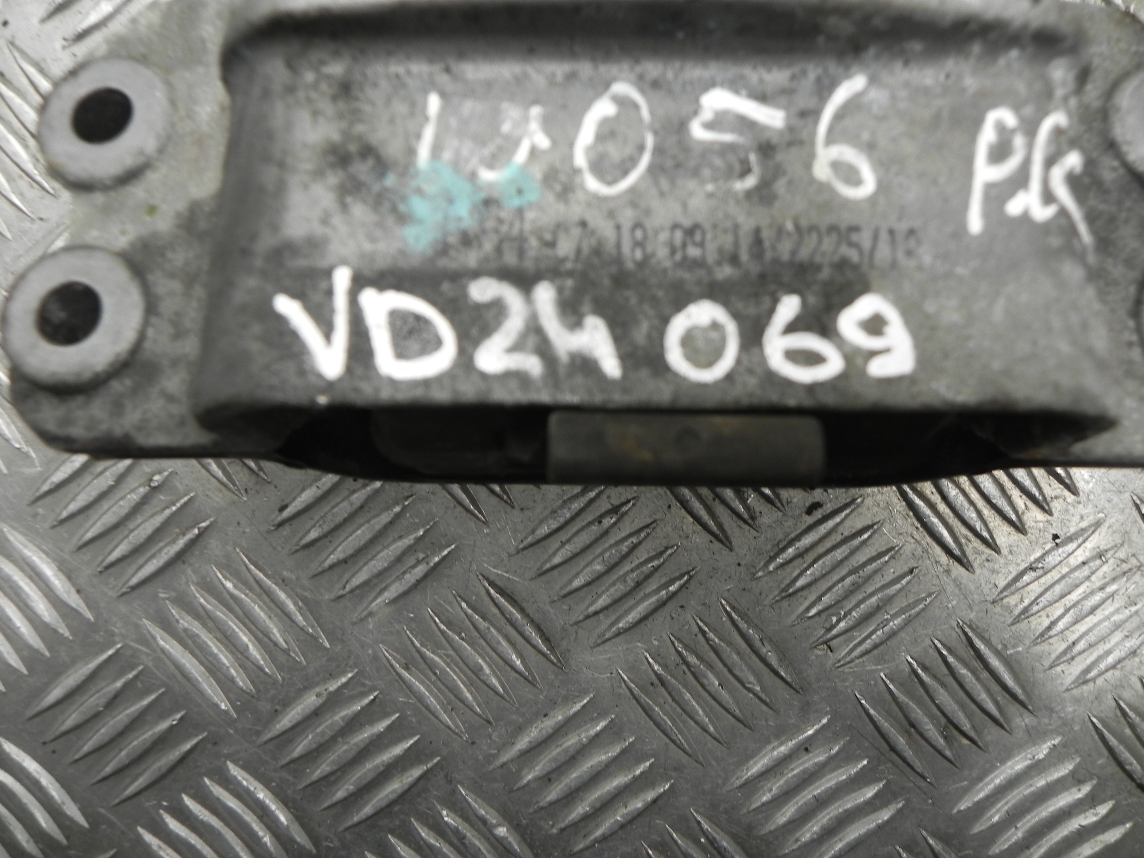 VOLKSWAGEN Caddy 3 generation (2004-2015) Другие части внутренние двигателя 1K0199555Q 23460748