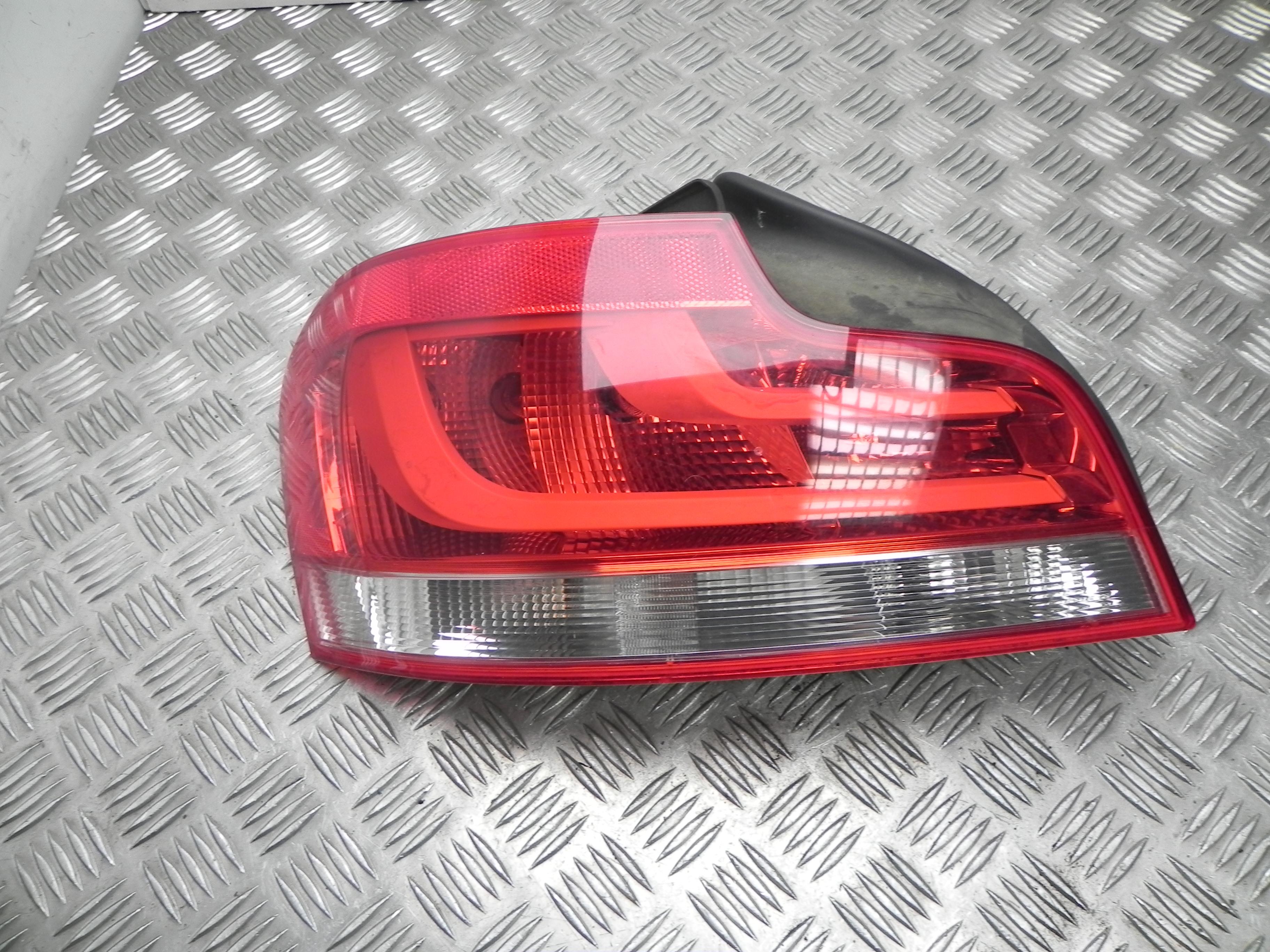 BMW 1 Series E81/E82/E87/E88 (2004-2013) Rear Left Taillight 7273429 23449806