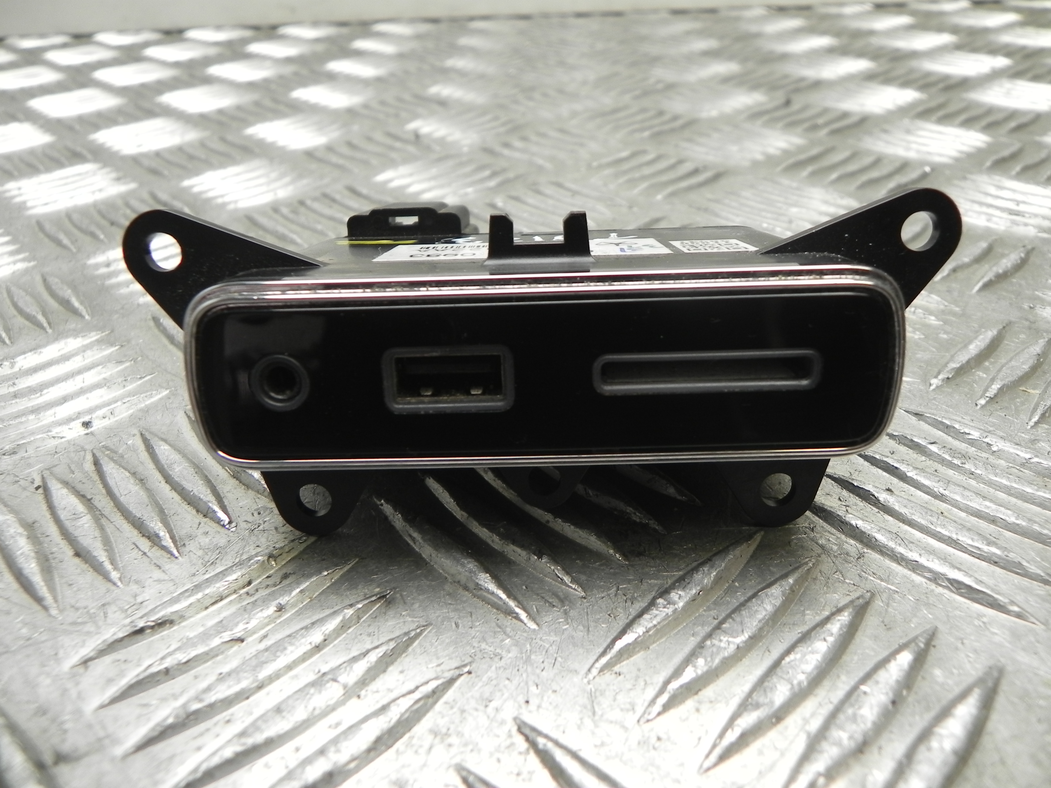 JEEP Grand Cherokee 4 generation (WK) (2004-2024) Additional Music Player Connectors 68141322AA 23435891