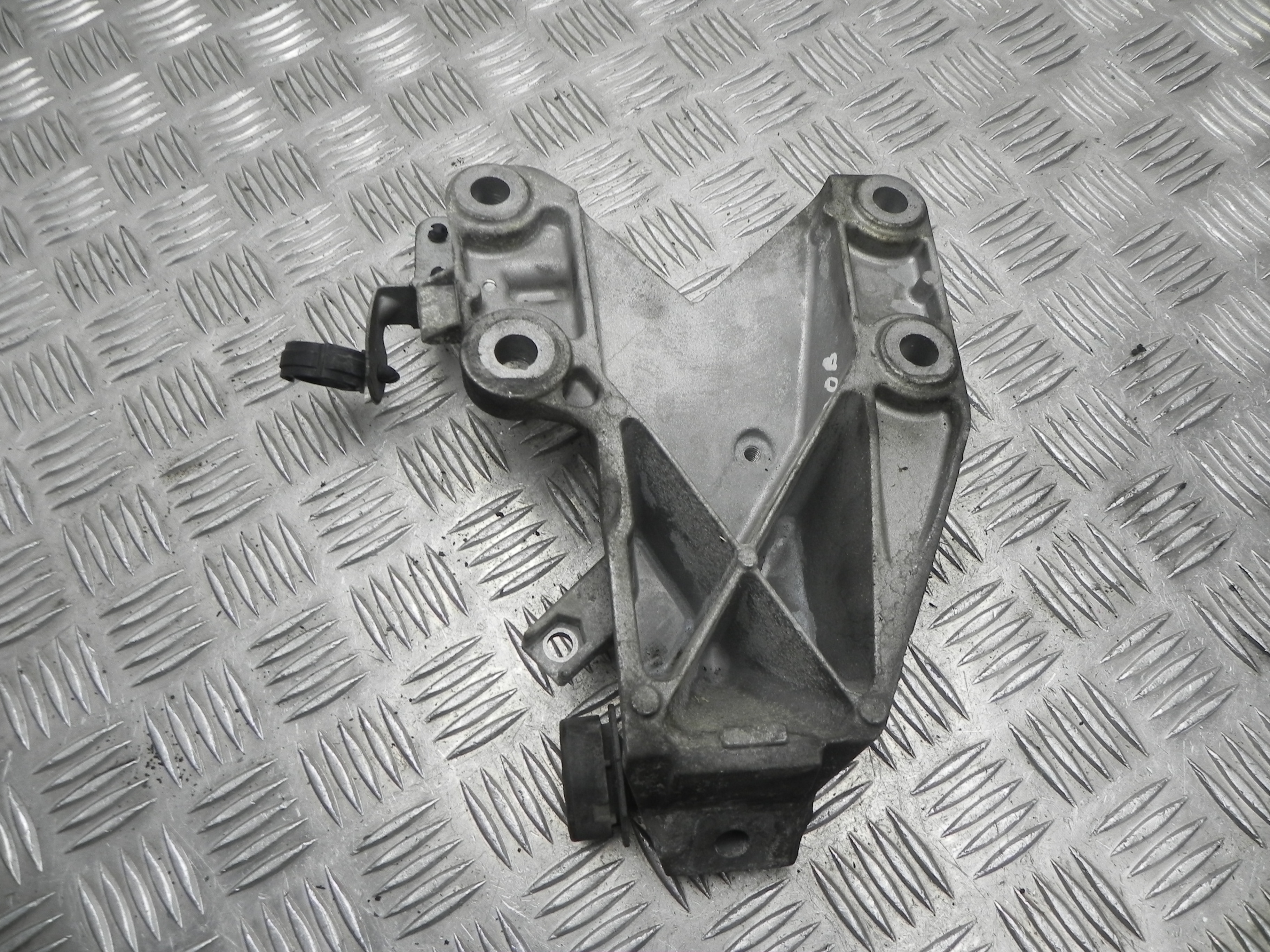 BMW 3 Series E90/E91/E92/E93 (2004-2013) Exhaust Hanger Bracket 6760317 23450288