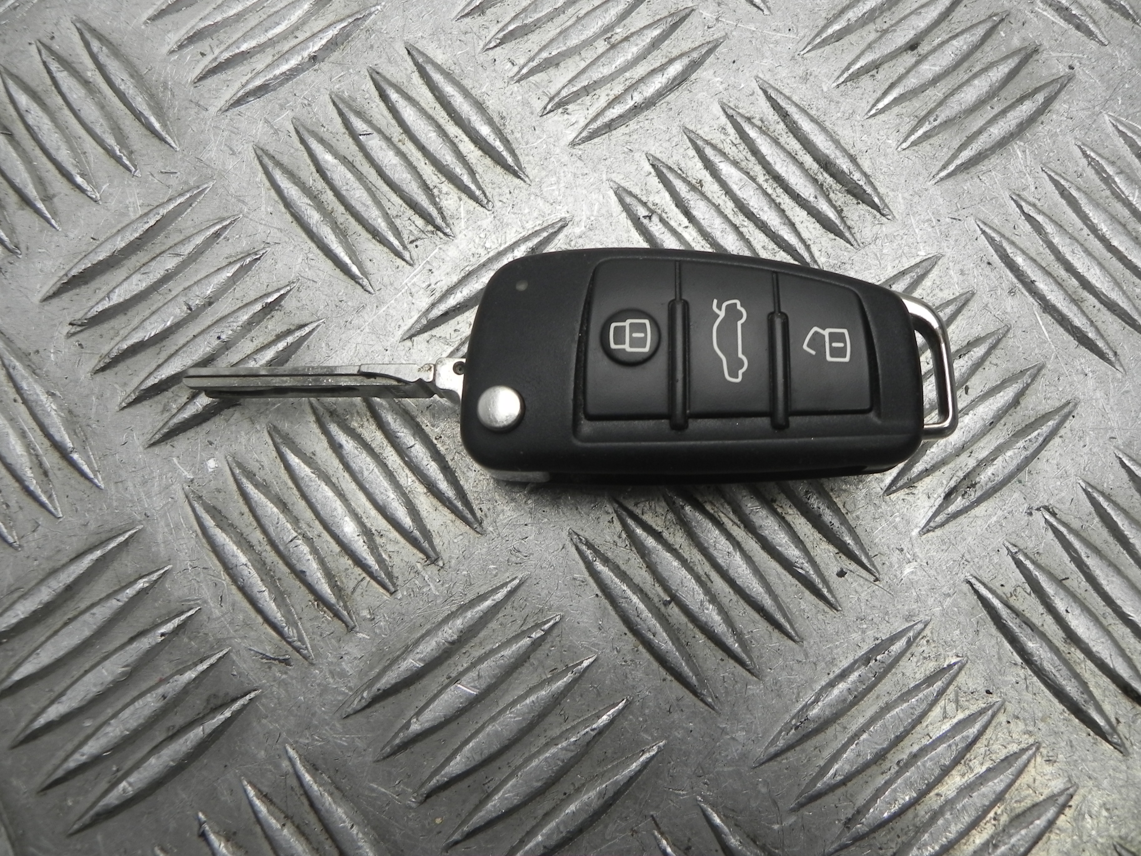 AUDI A1 8X (2010-2020) Ignition Key 8X0837220D 23472783